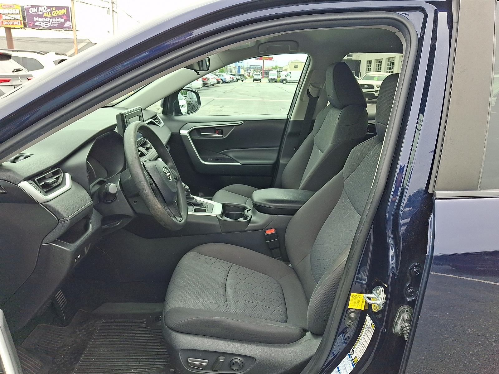 2021 Toyota RAV4 XLE - Photo 13