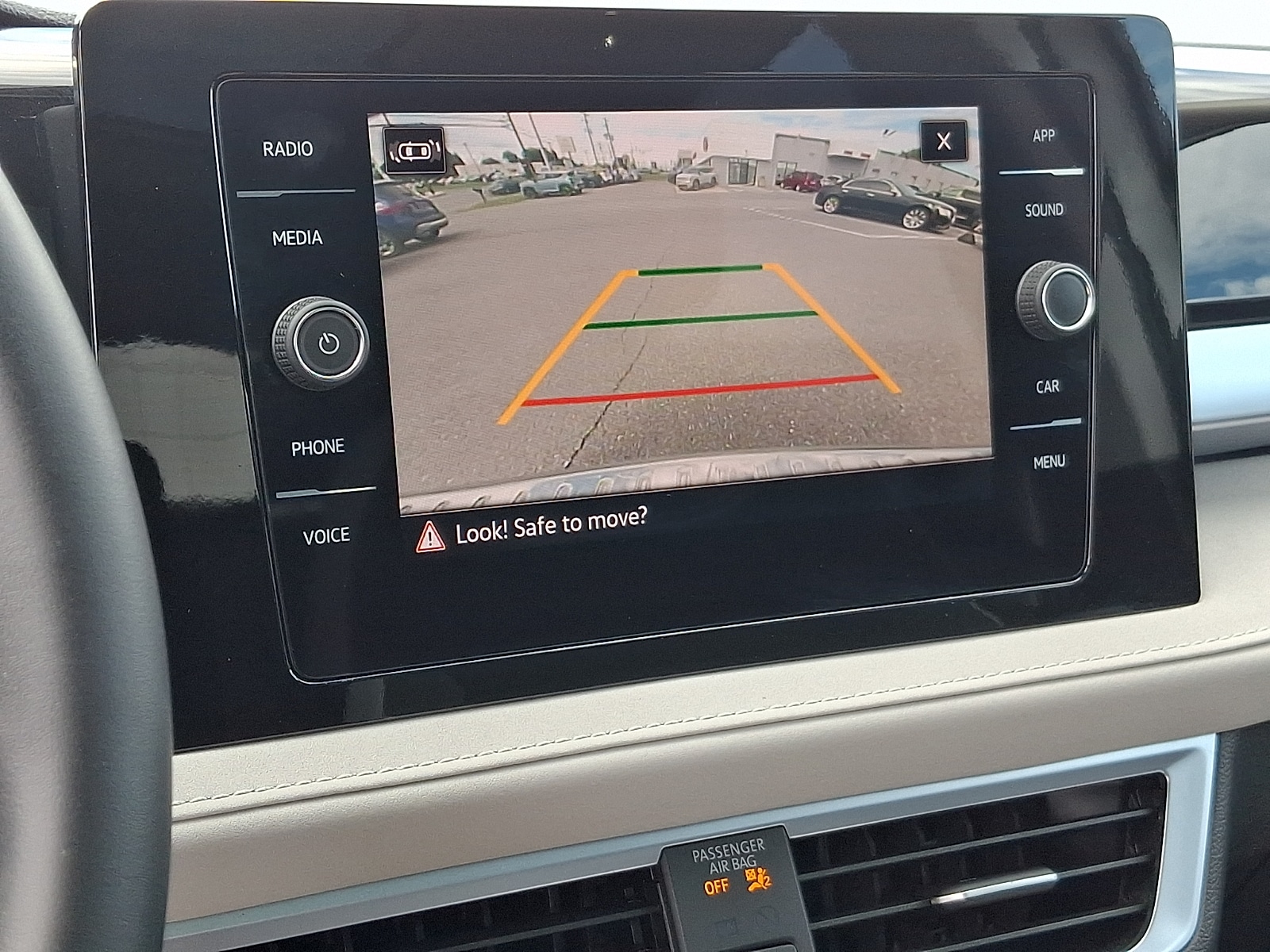 2025 Volkswagen Taos SE - Photo 18