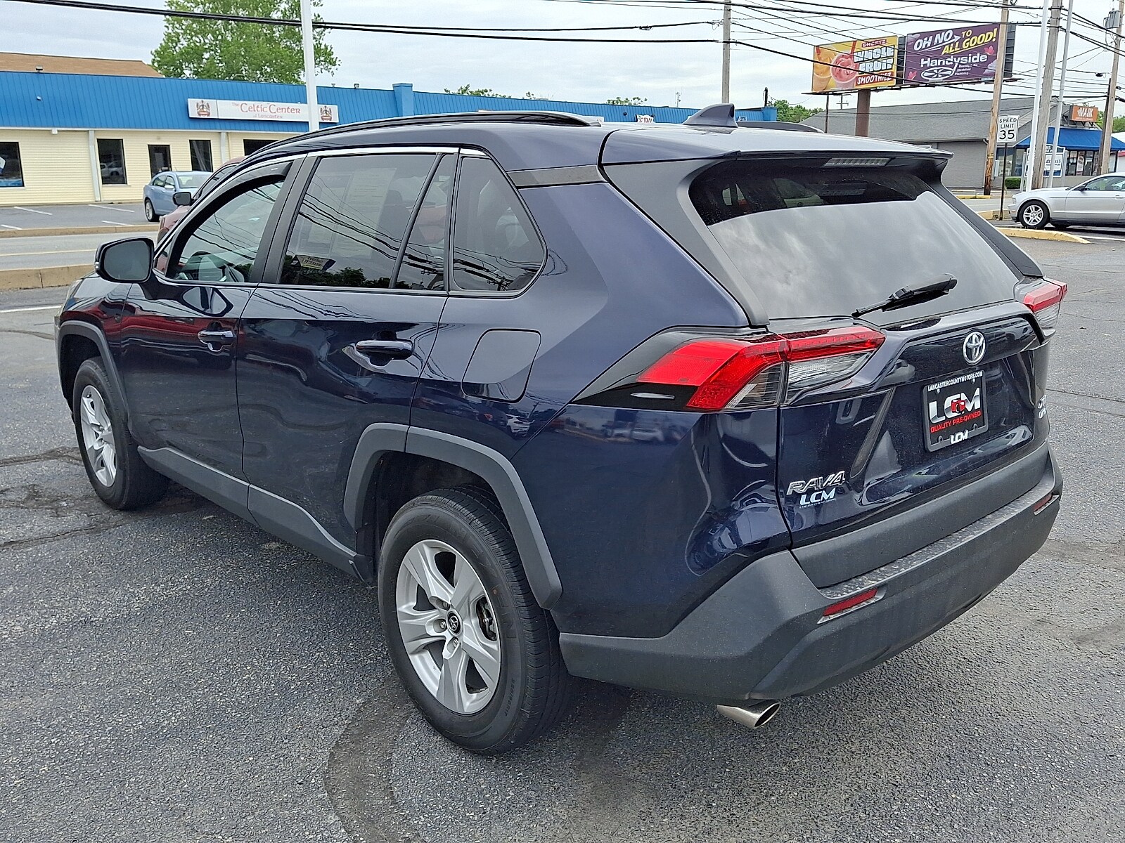 2021 Toyota RAV4 XLE - Photo 6