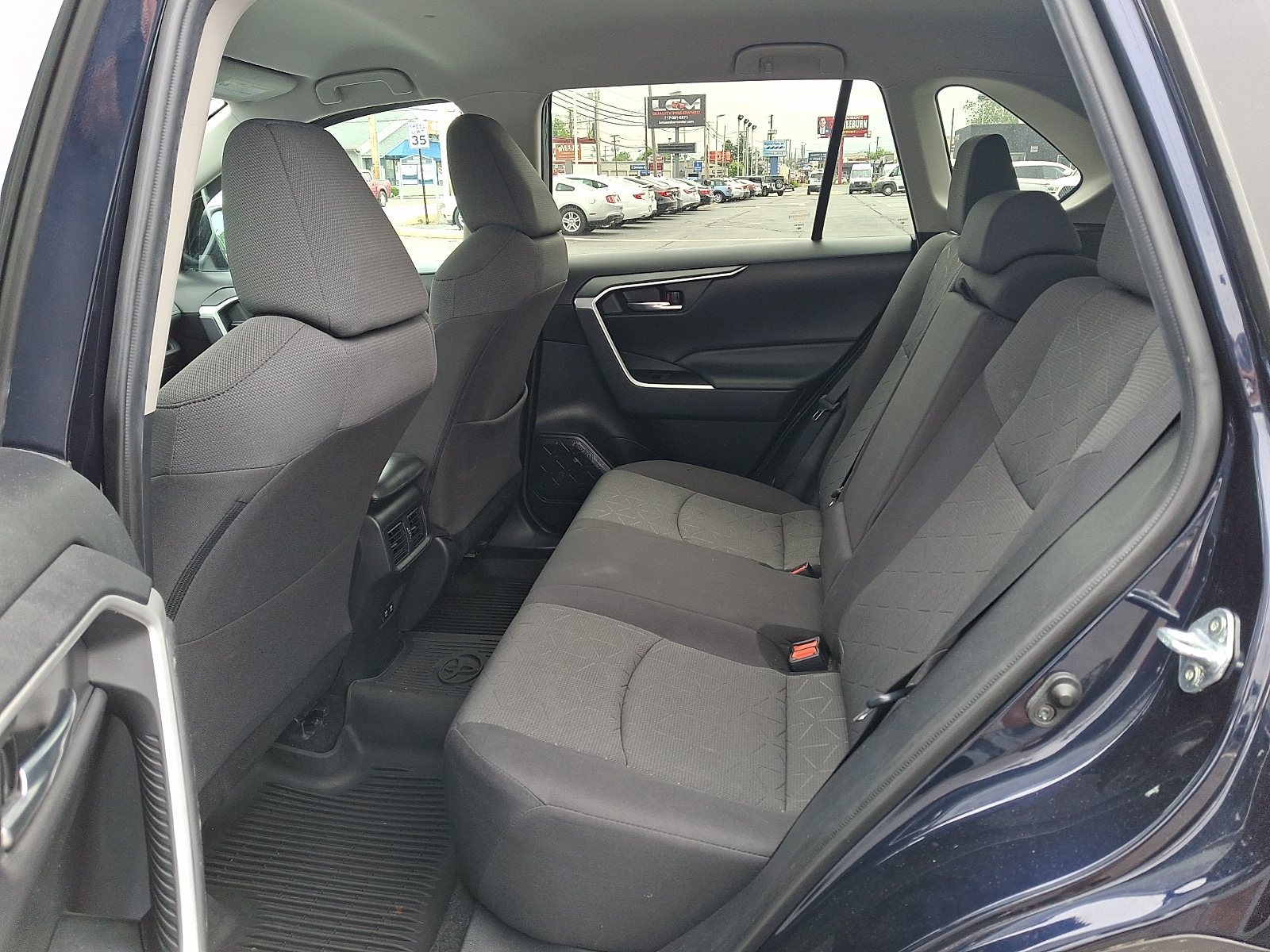2021 Toyota RAV4 XLE - Photo 10
