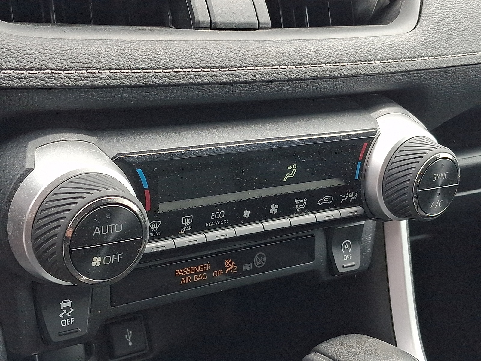2021 Toyota RAV4 XLE - Photo 15