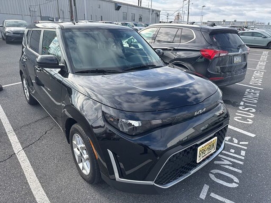Certified 2023 Kia Soul LX Hatchback