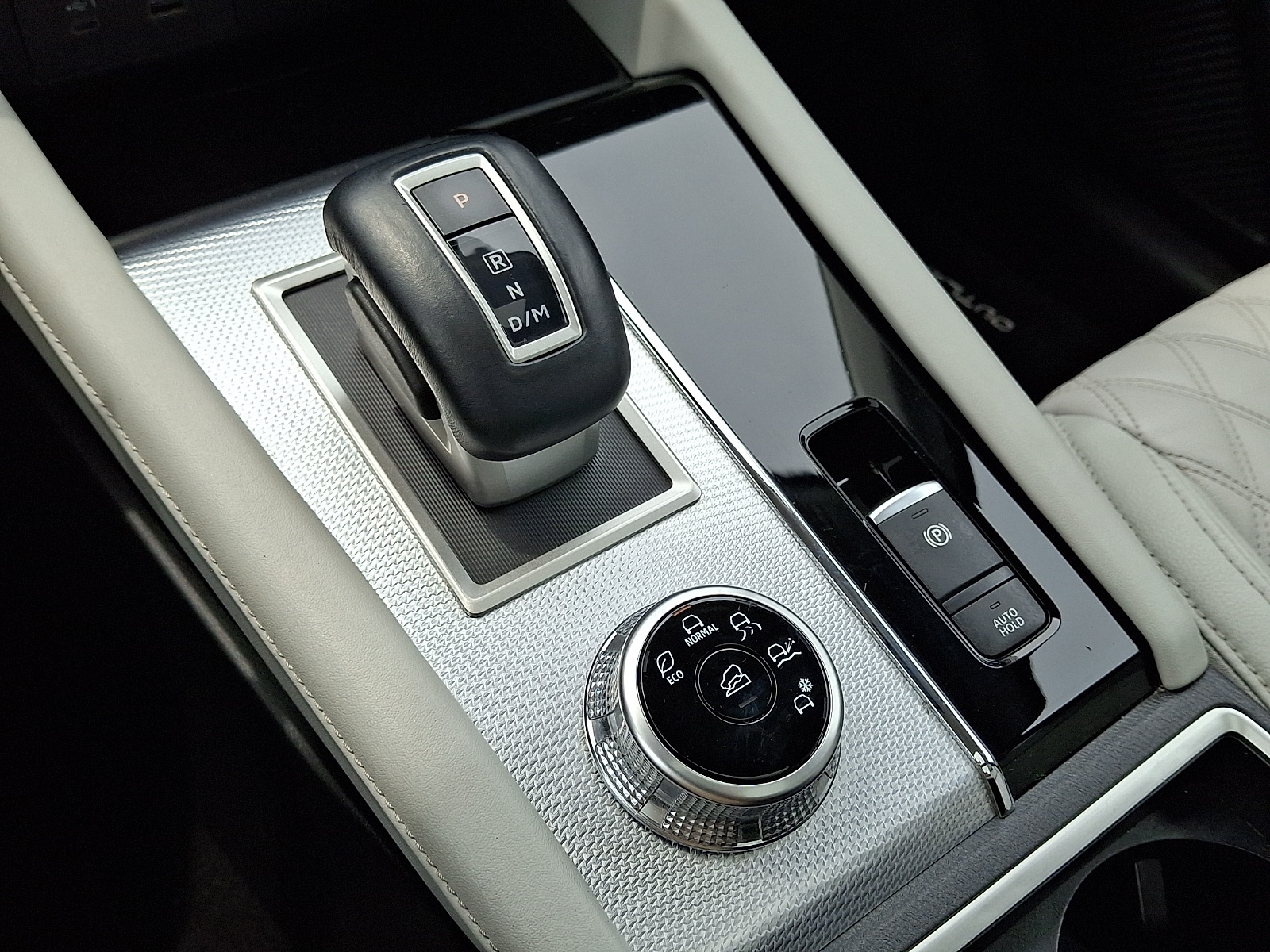 2023 Mitsubishi Outlander SEL - Photo 18