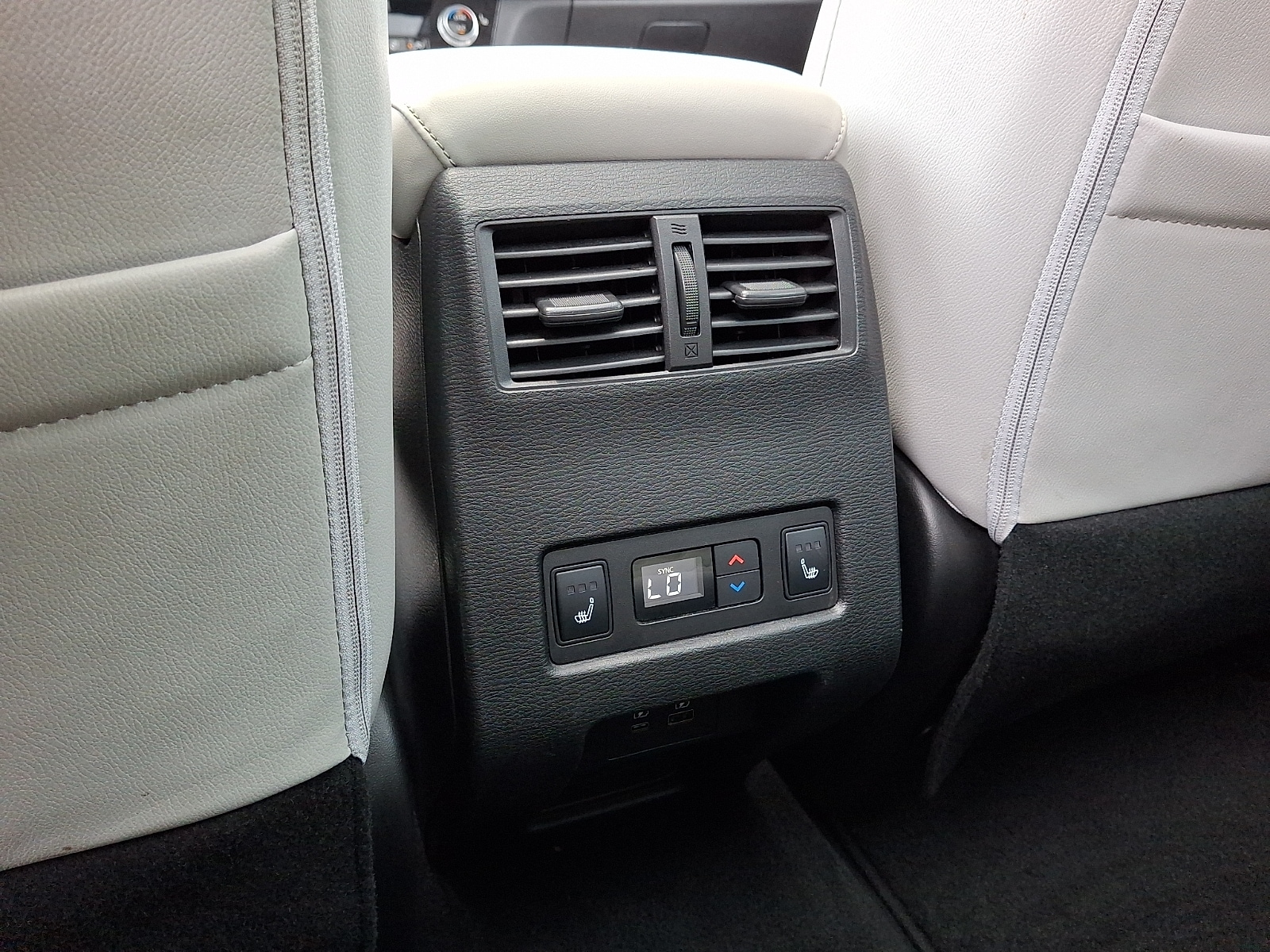 2023 Mitsubishi Outlander SEL - Photo 13