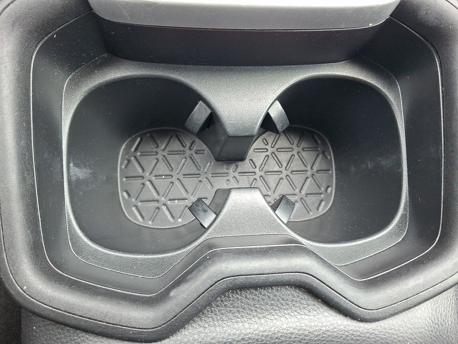 2021 Toyota RAV4 XLE - Photo 25