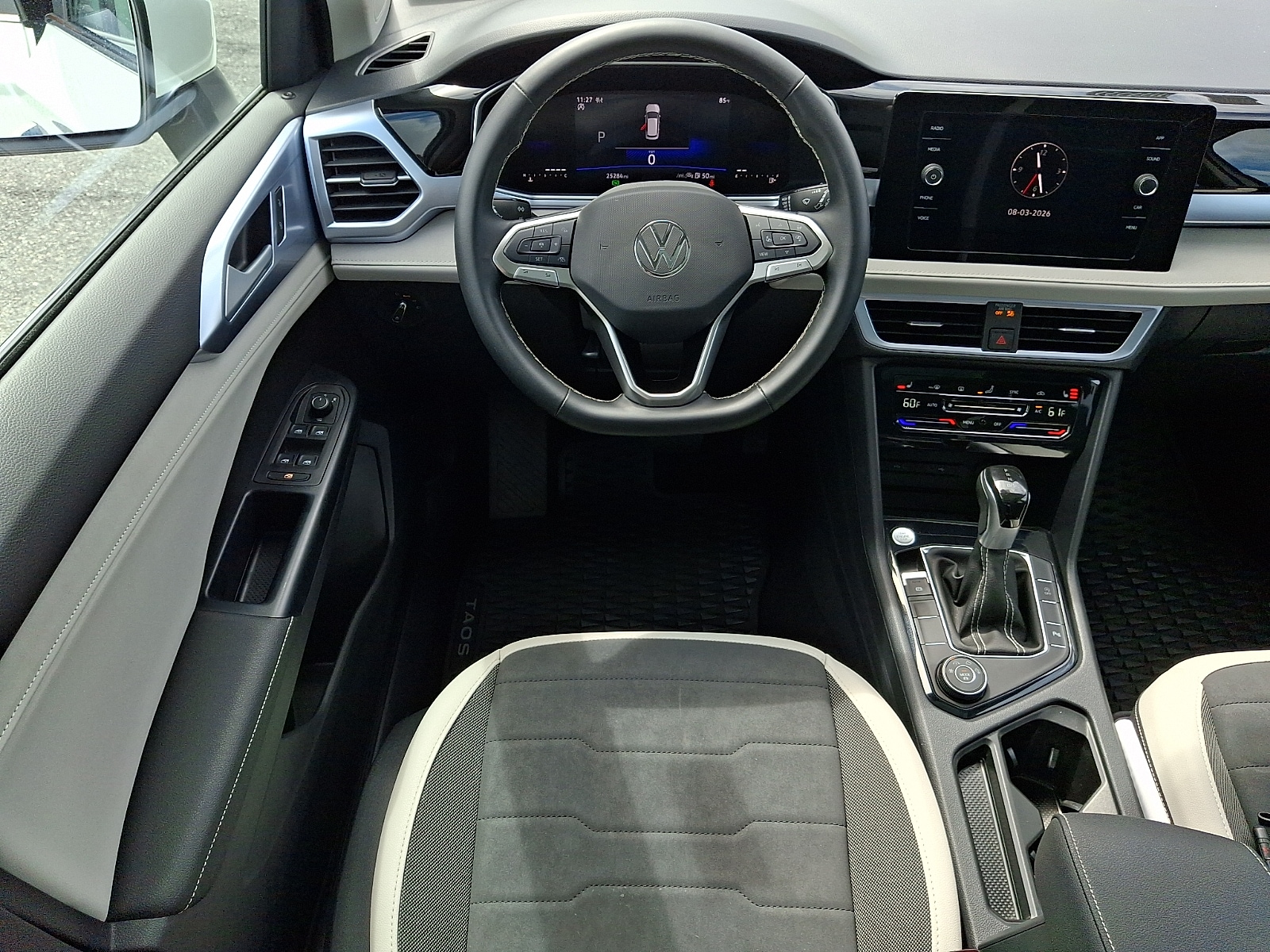2025 Volkswagen Taos SE - Photo 11