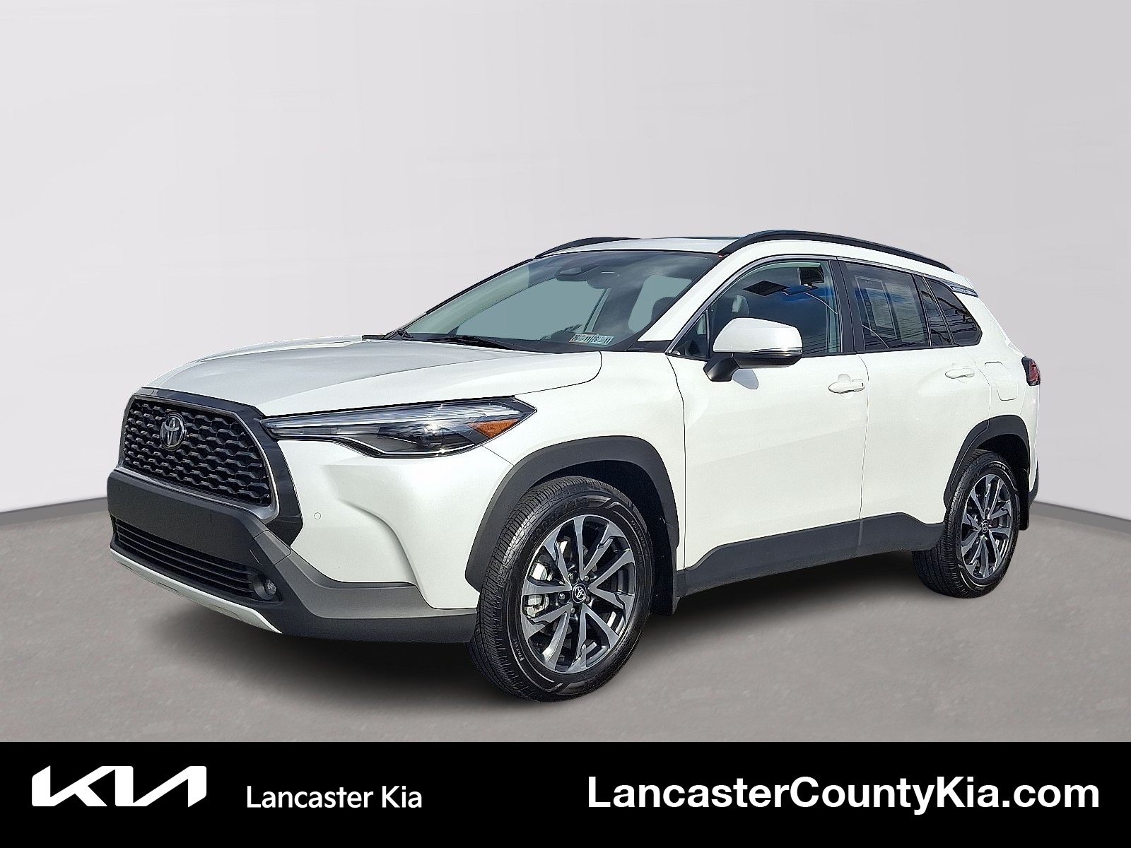 2023 Toyota Corolla Cross XLE's photo