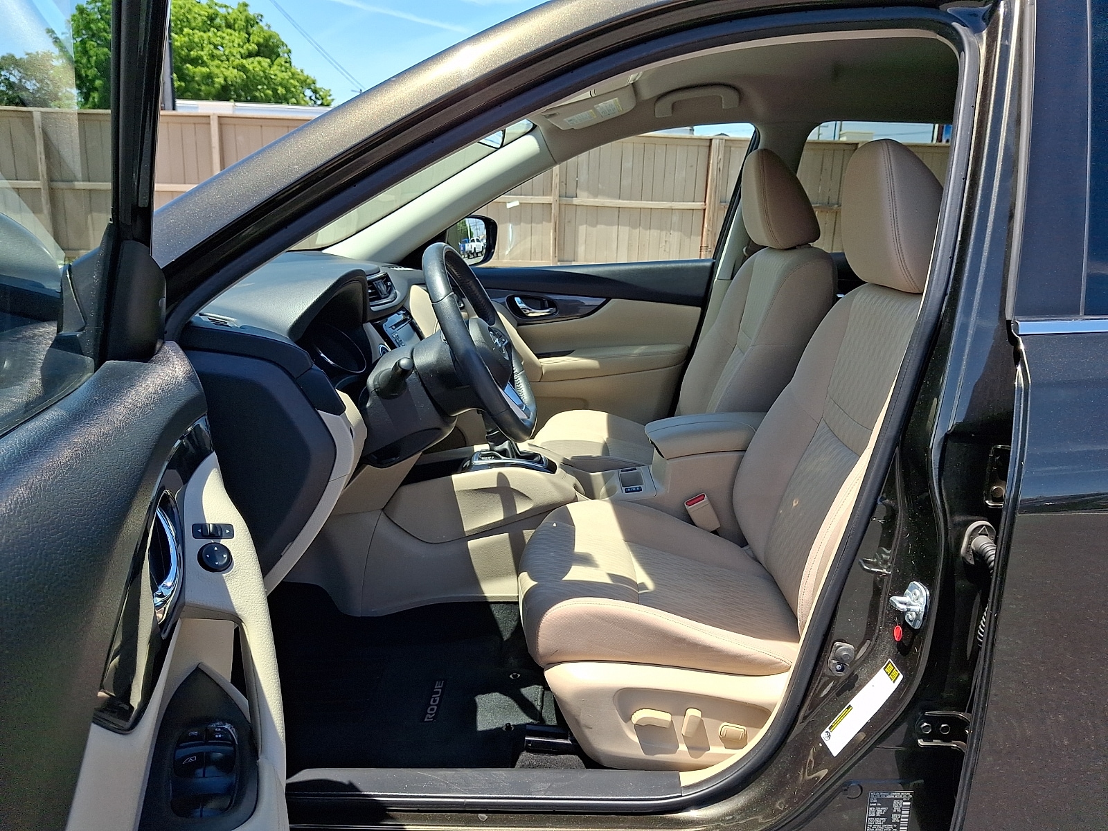 2017 Nissan Rogue SV - Photo 15