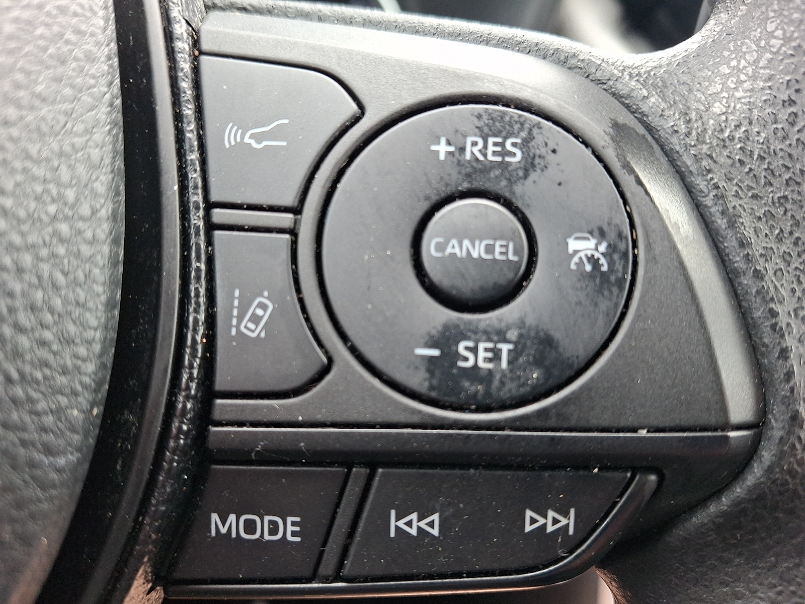2021 Toyota RAV4 XLE - Photo 21