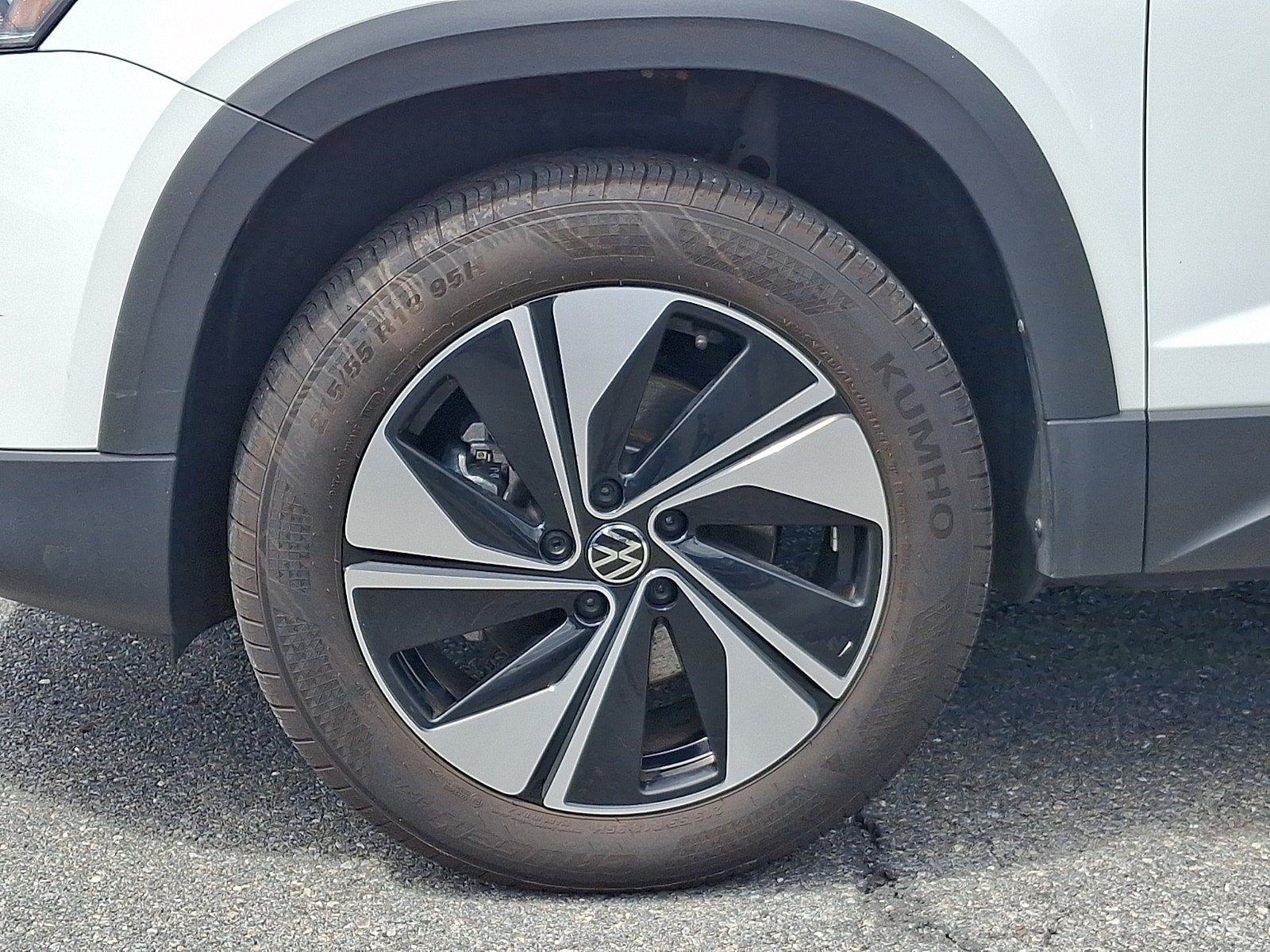 2025 Volkswagen Taos SE - Photo 8