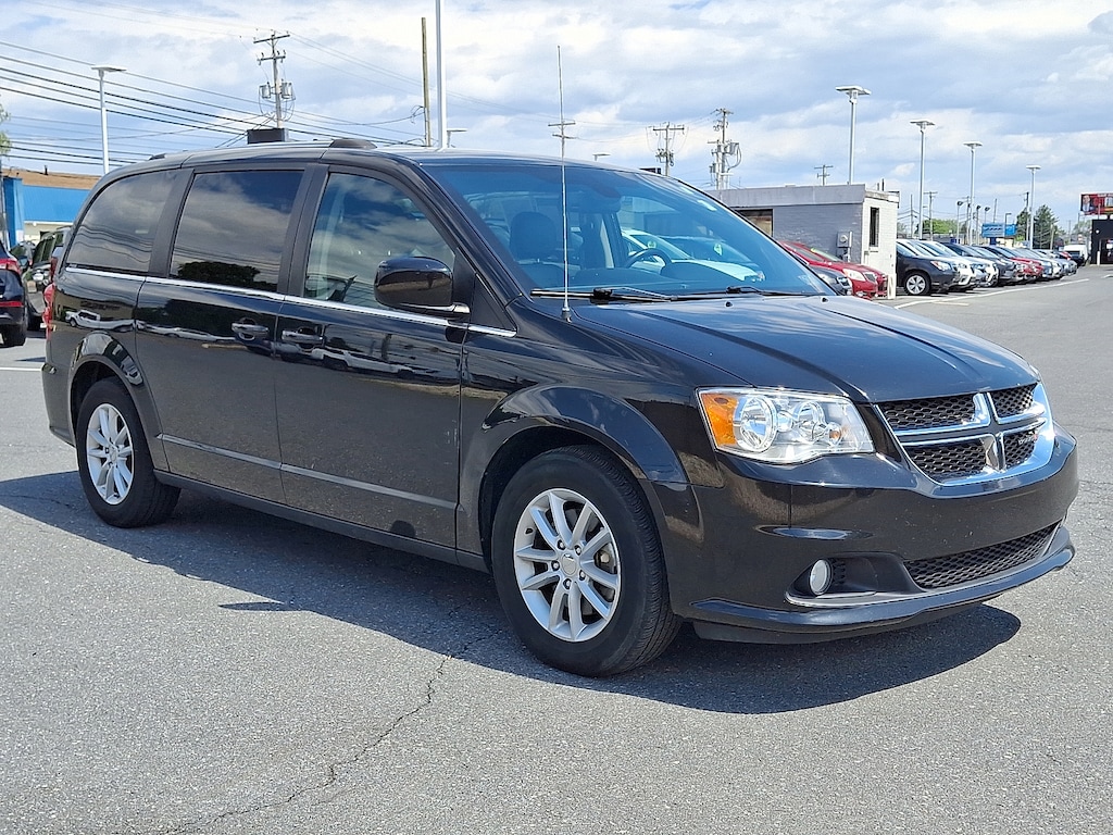 Used 2019 Dodge Grand Caravan SXT Van Passenger Van