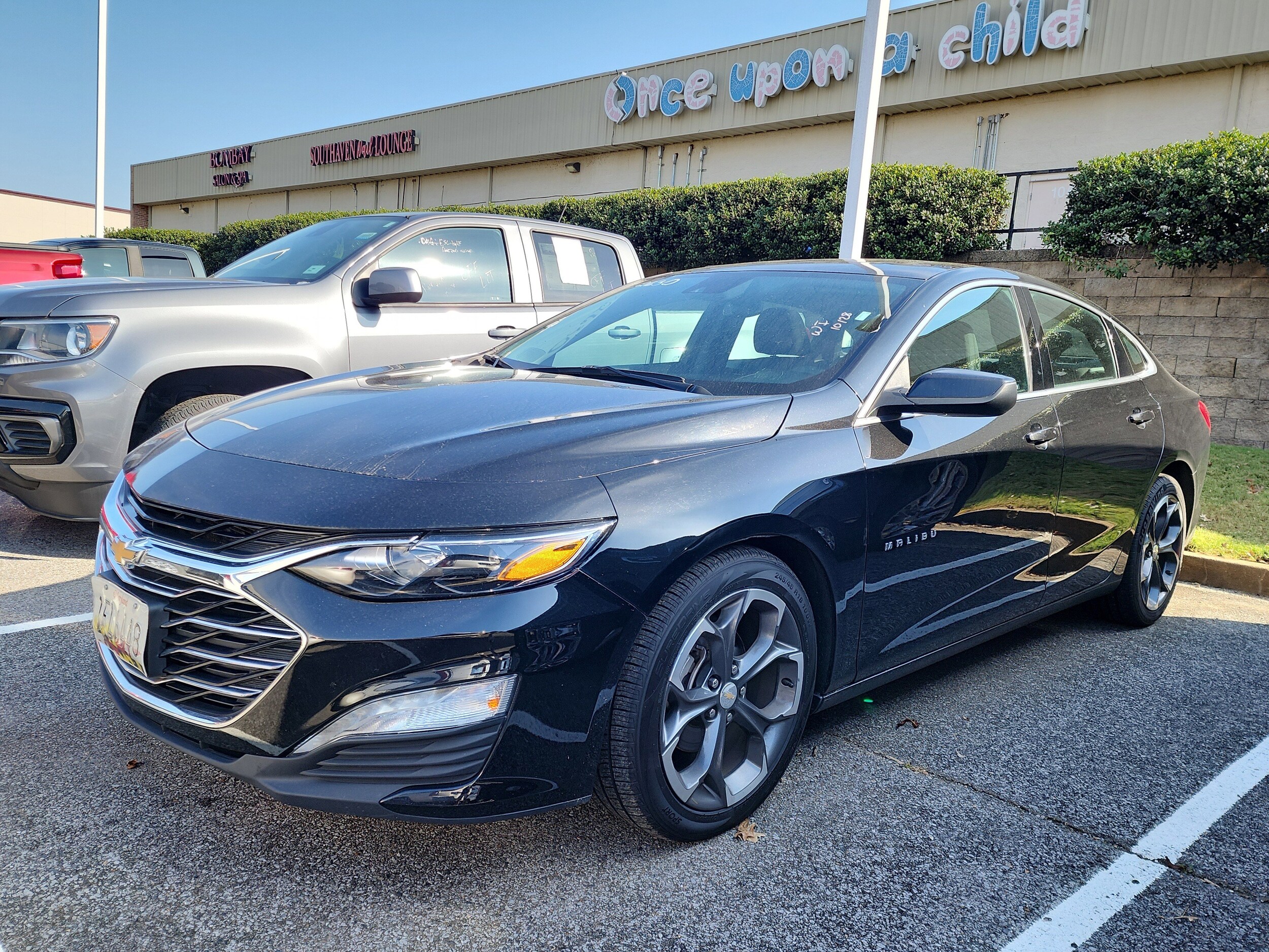 2023 Chevrolet Malibu 1LT photo 2