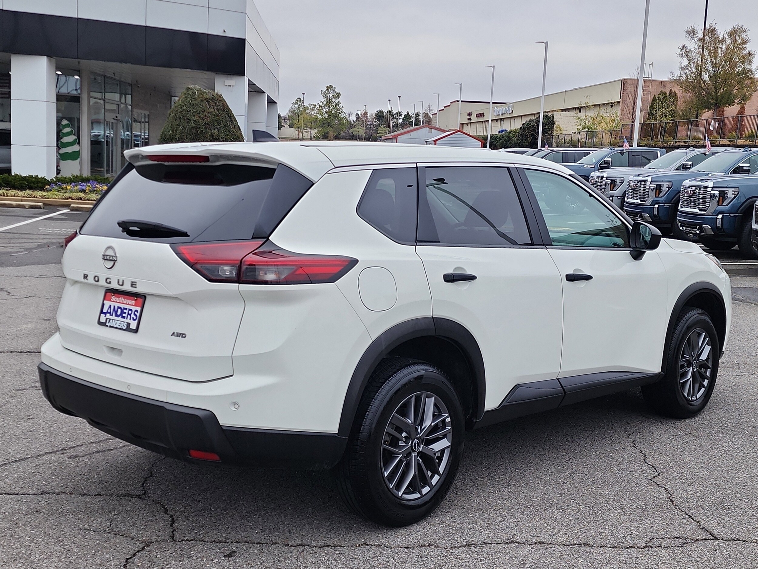 2024 Nissan Rogue S photo 3