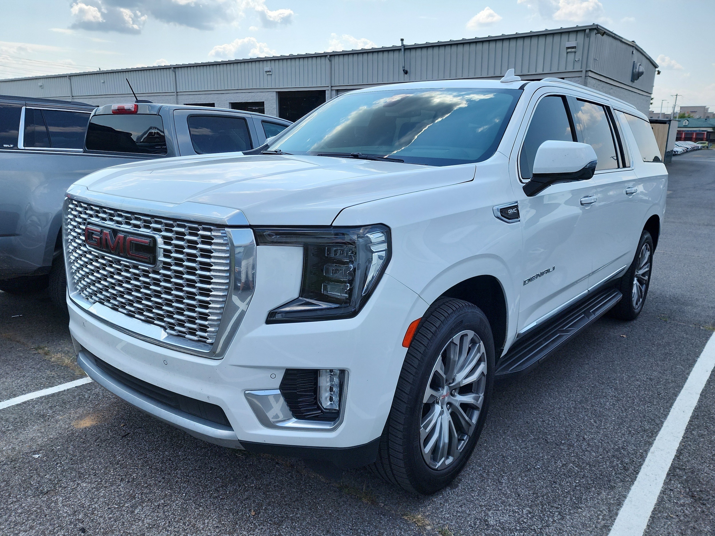 2021 Gmc Yukon XL Denali photo 3