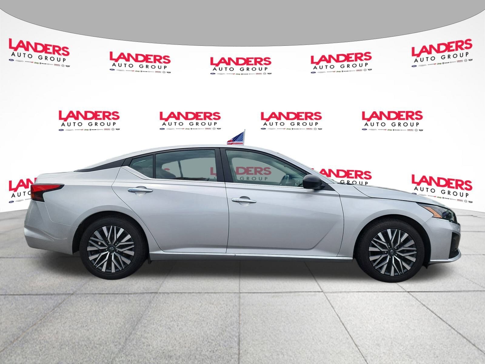 2024 Nissan Altima 2.5 SV photo 2