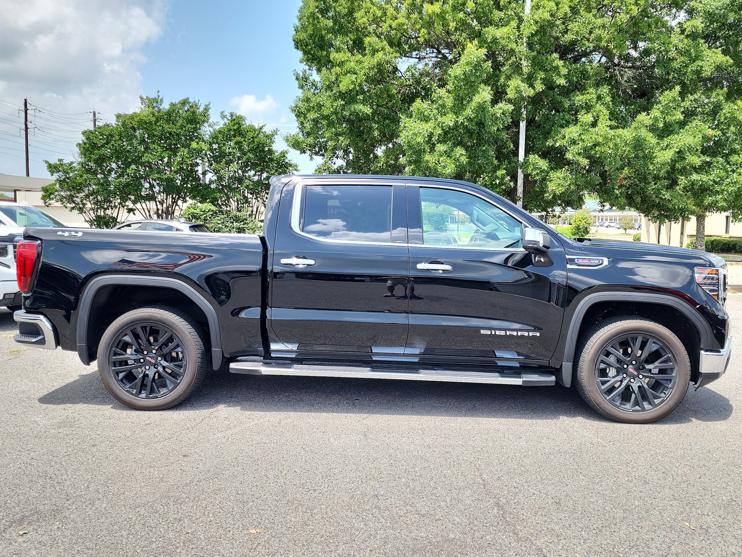 Used 2024 GMC Sierra 1500 SLT with VIN 3GTUUDEL9RG444079 for sale in Collierville, TN