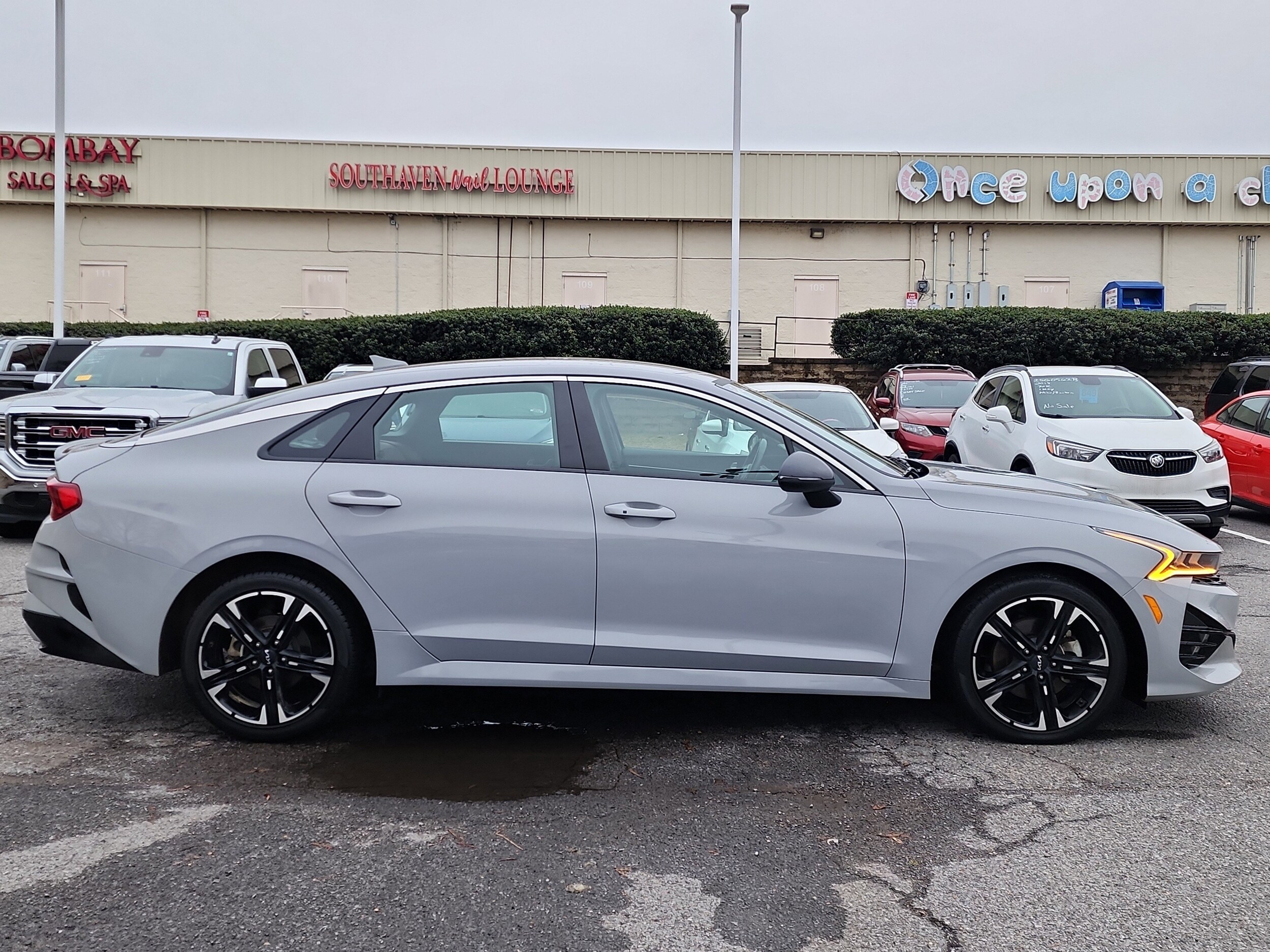 2024 Kia K5 GT-Line photo 2