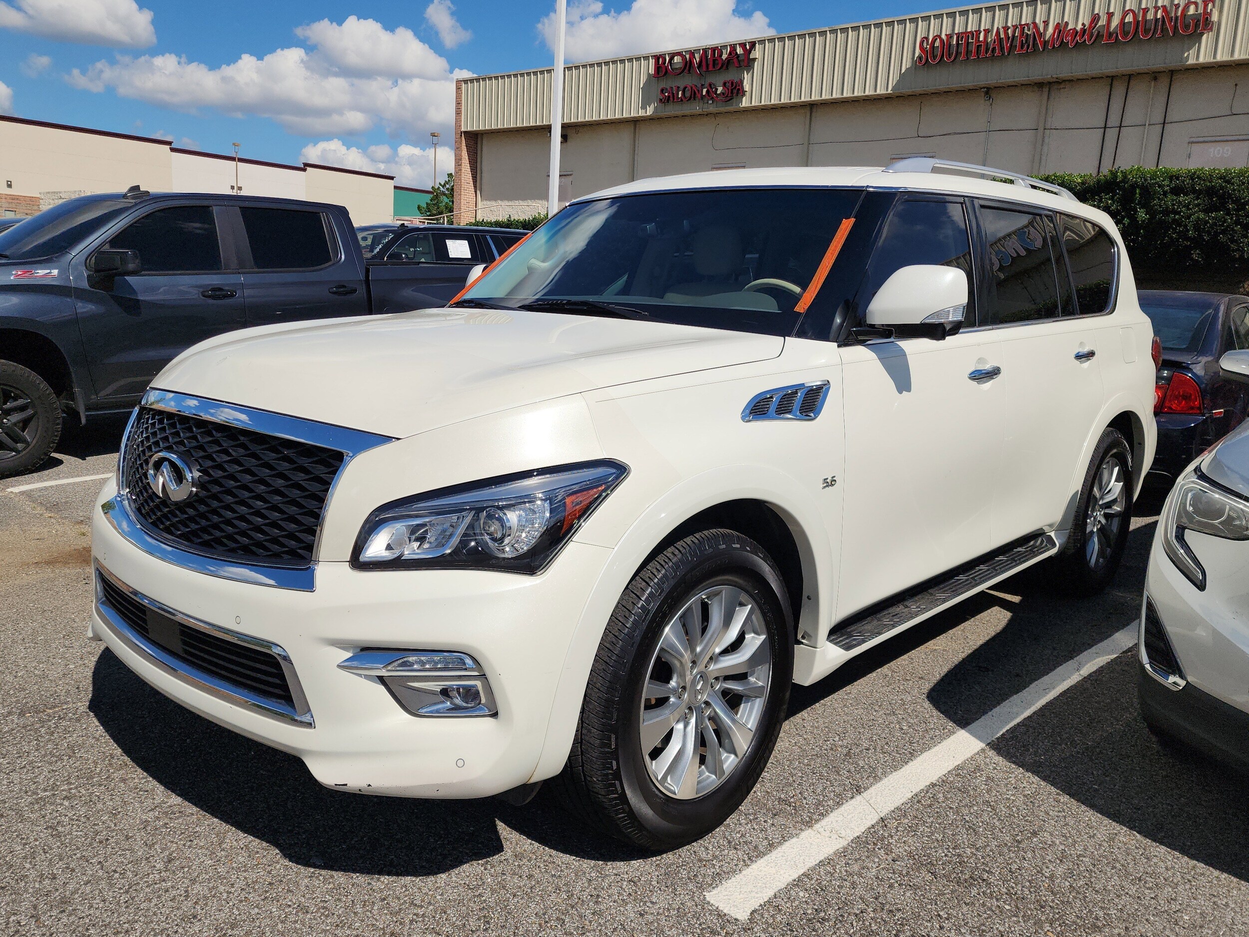 2016 Infiniti QX80 photo 2