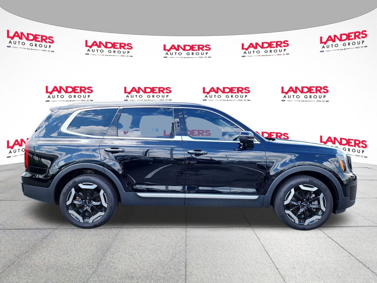 2023 Kia Telluride S photo 2