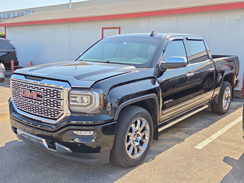 Used 2017 GMC Sierra 1500 Denali 2WD Crew Cab 143.5 Denali