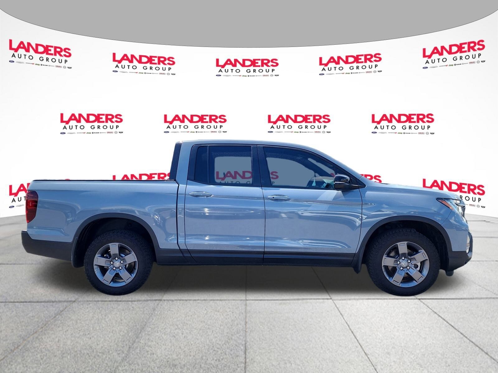 2025 Honda Ridgeline TrailSport photo 2
