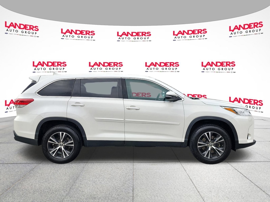 Used 2019 Toyota Highlander LE LE V6 FWD