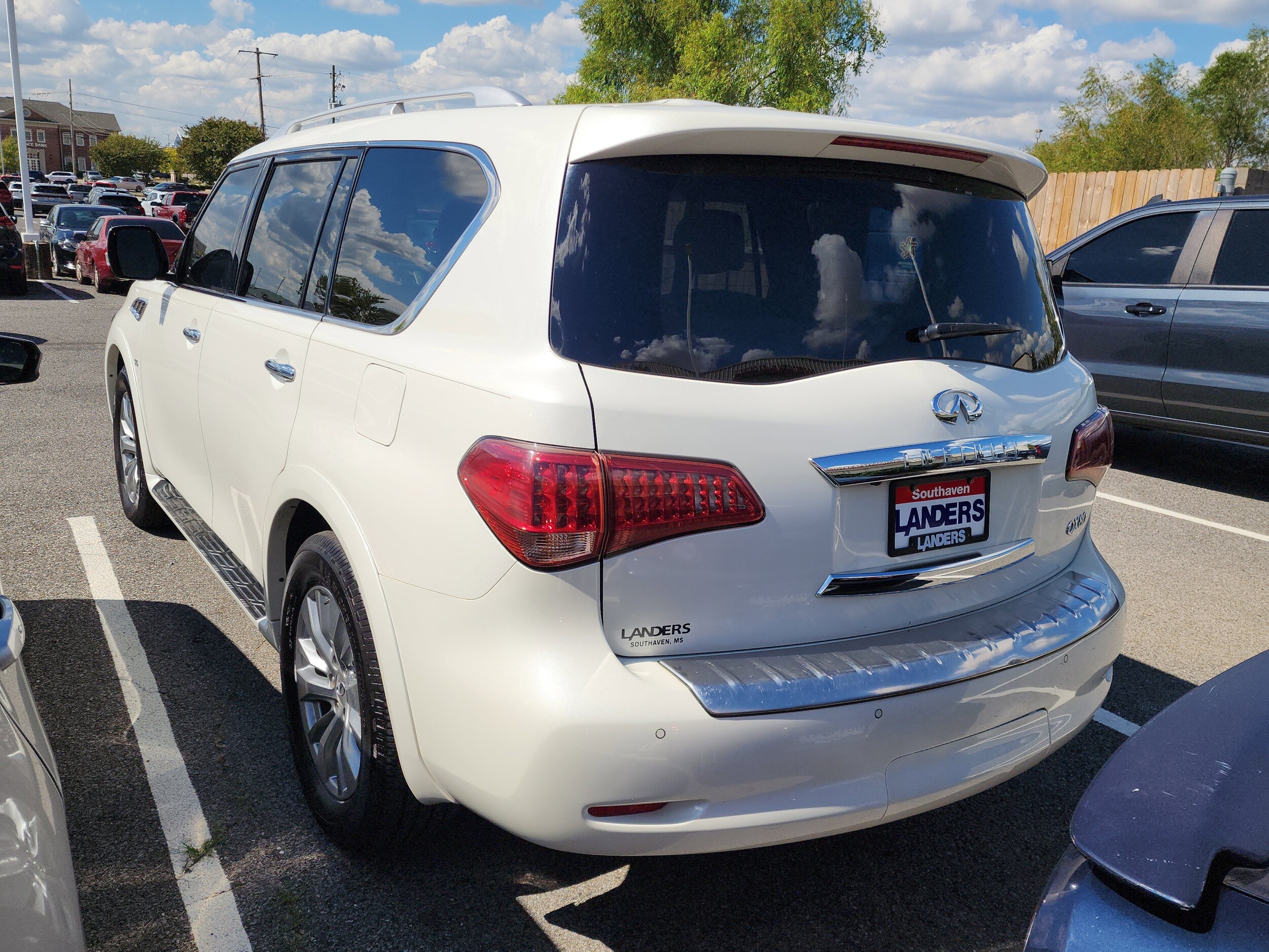 2016 Infiniti QX80 photo 3