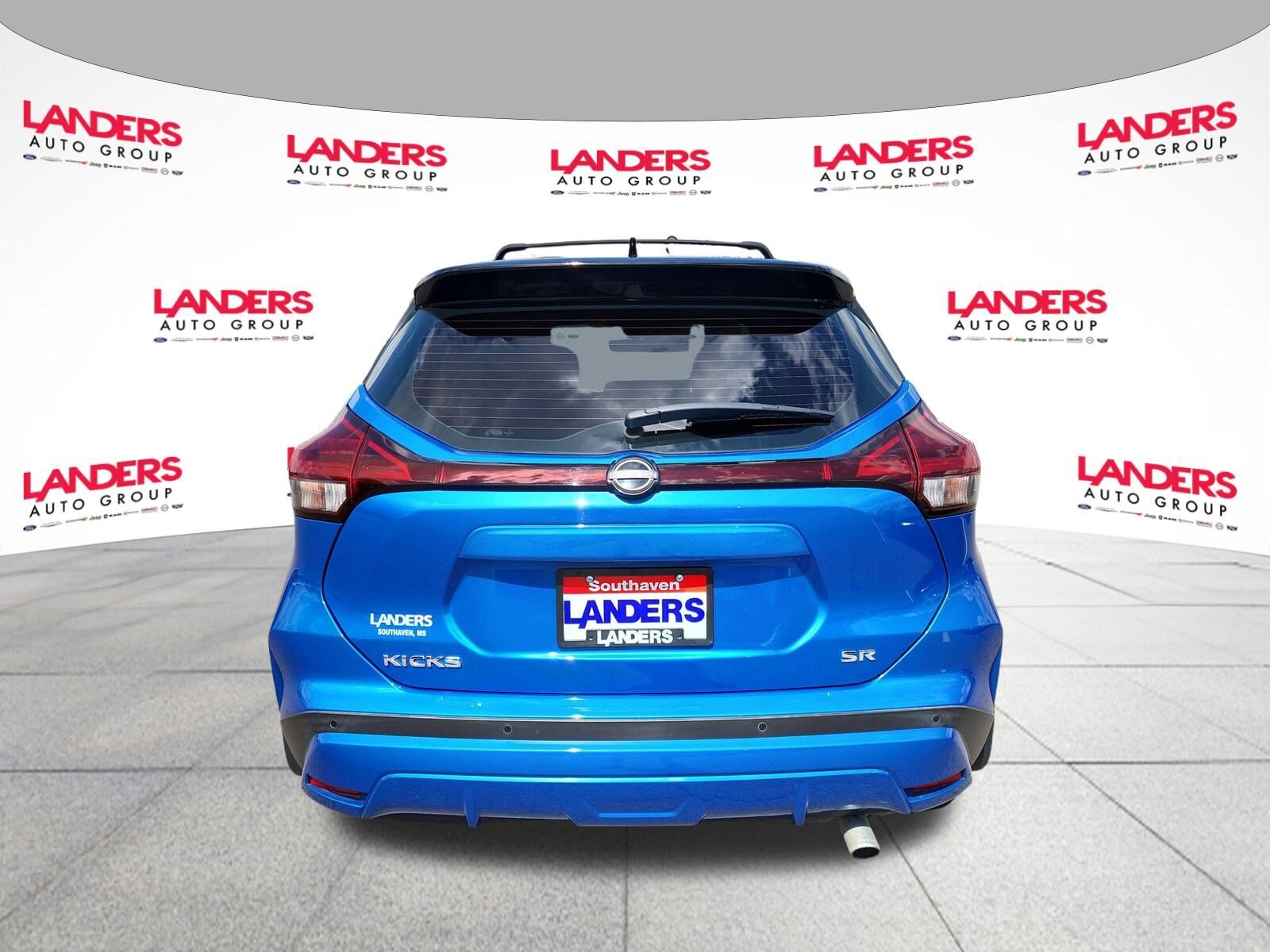 2023 Nissan Kicks SR photo 4