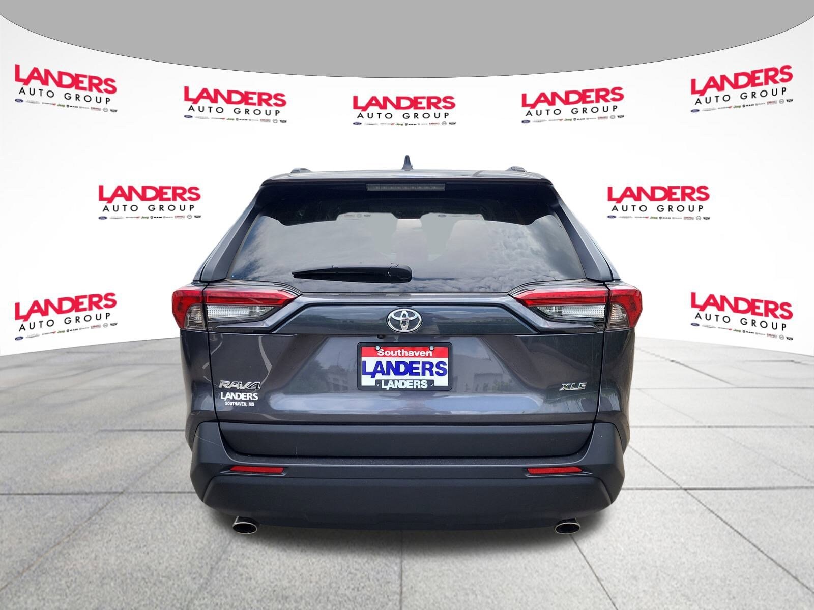 2024 Toyota RAV4 XLE photo 3