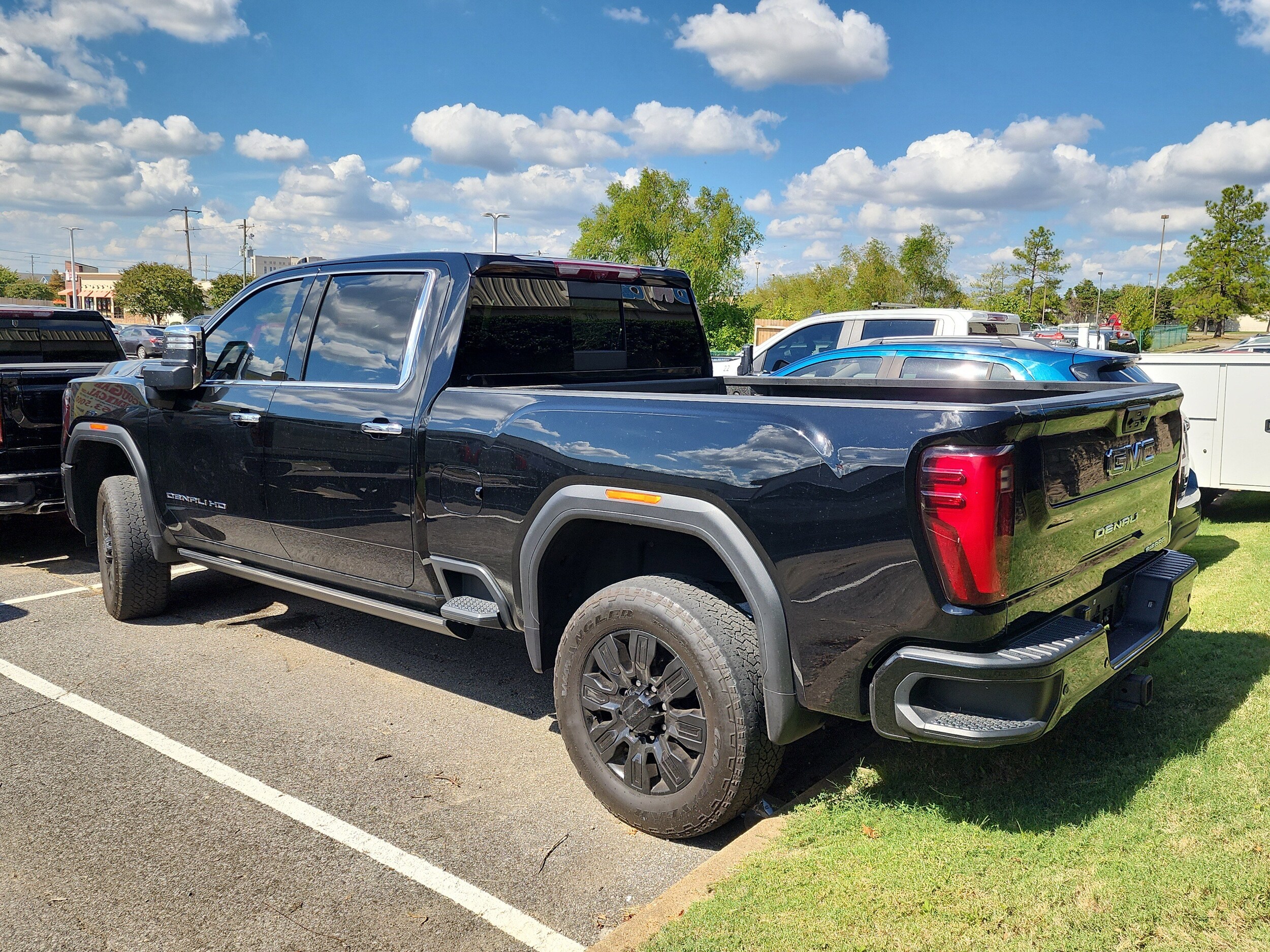 2024 Gmc Sierra HD Denali Ultimate photo 2