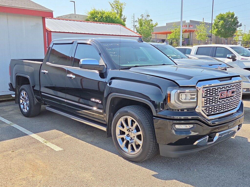 Used 2017 GMC Sierra 1500 Denali 2WD Crew Cab 143.5 Denali