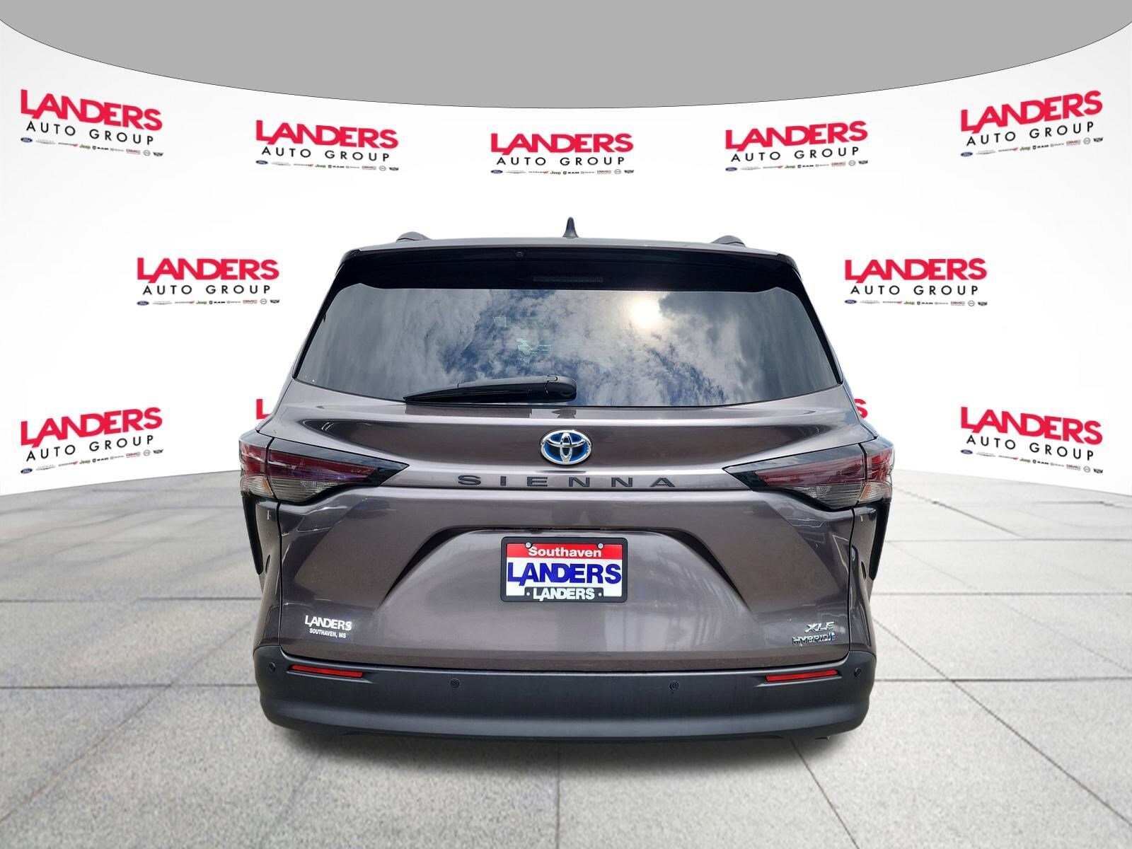 2024 Toyota Sienna XLE photo 4