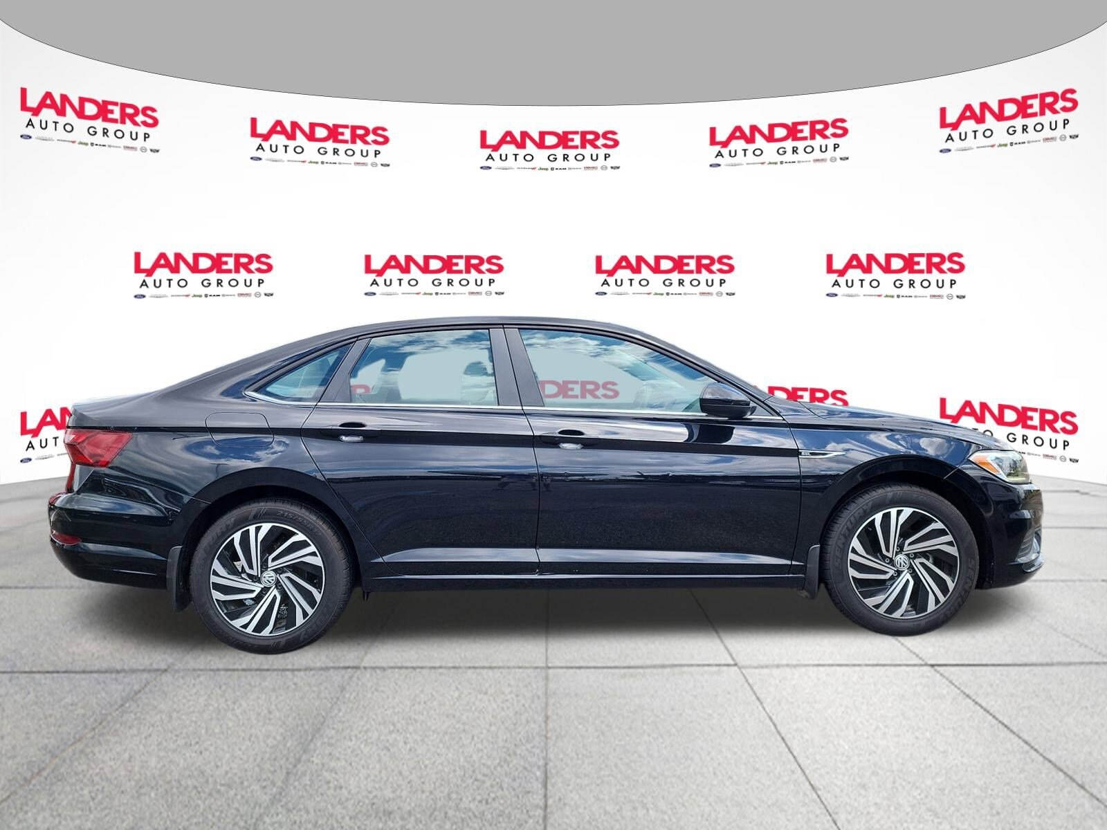 2021 Volkswagen Jetta SEL photo 2