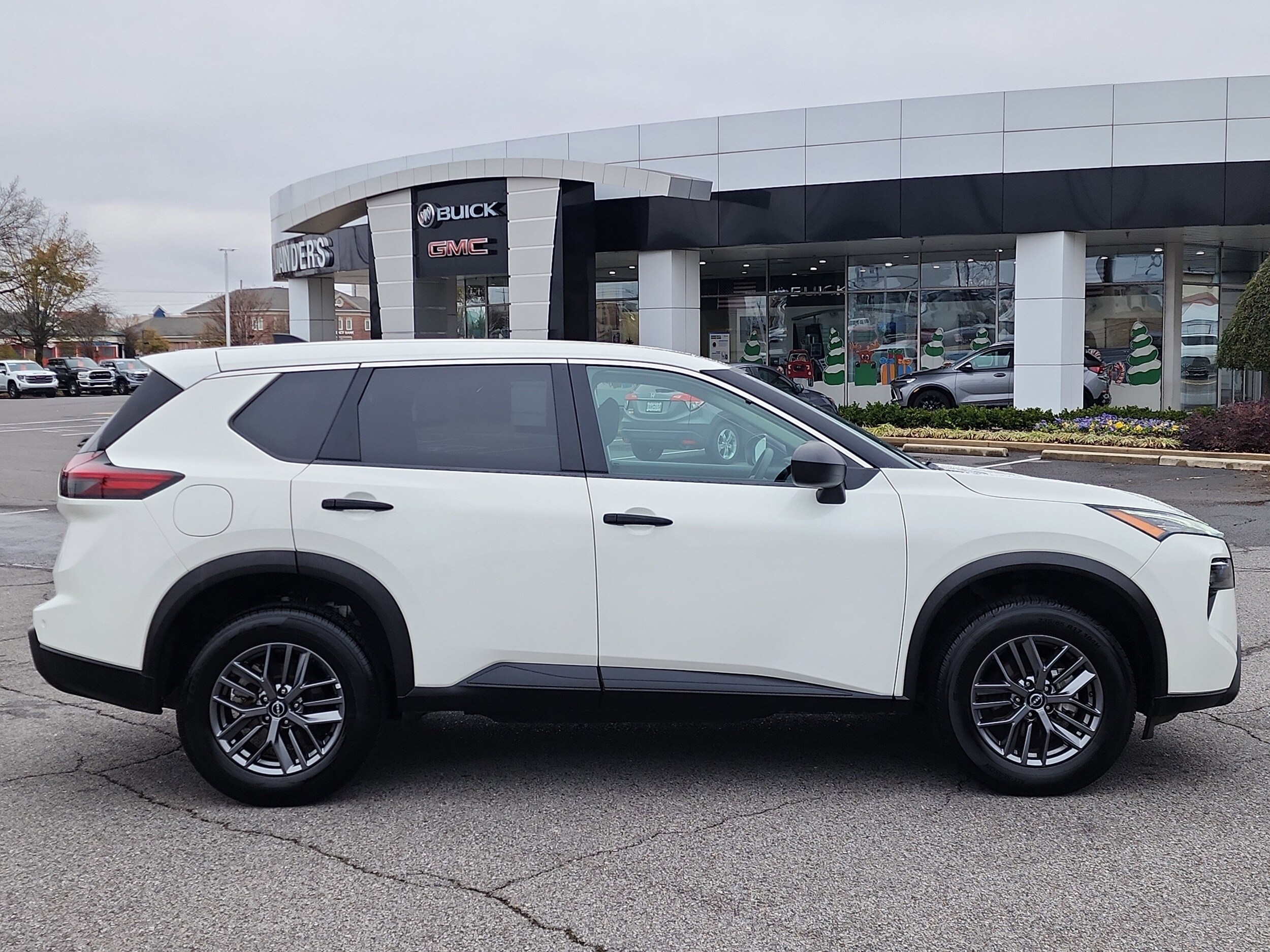 2024 Nissan Rogue S photo 2