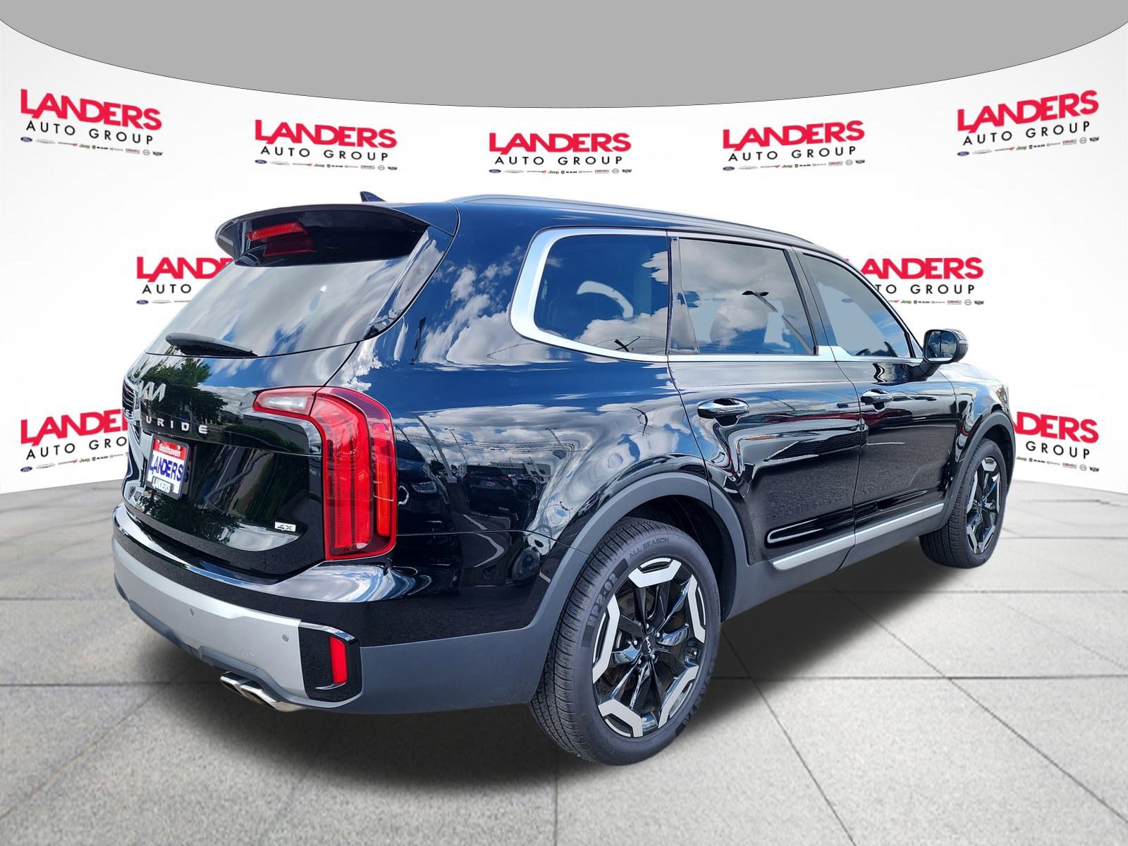 2023 Kia Telluride S photo 3