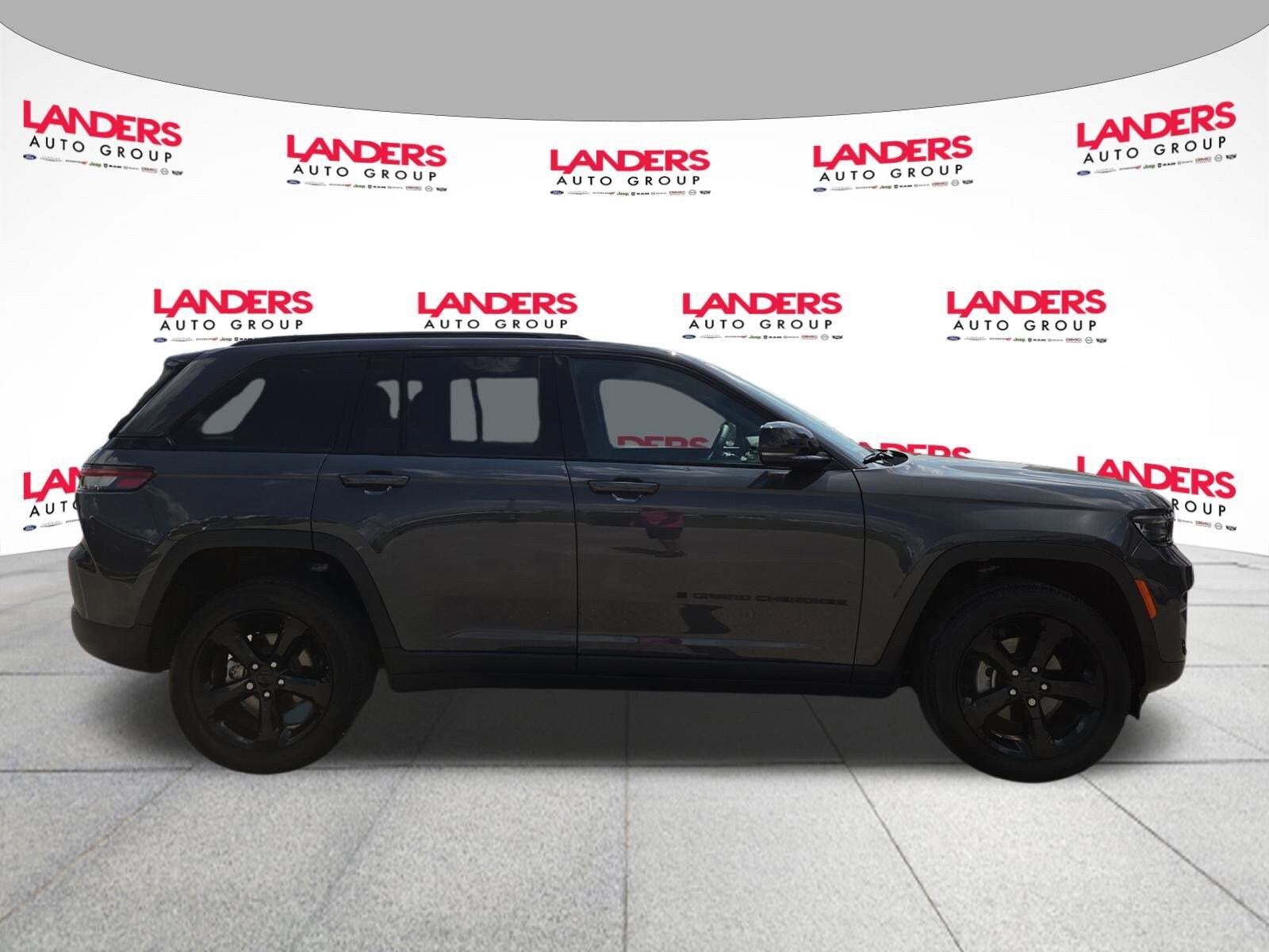 2024 Jeep Grand Cherokee Laredo photo 2