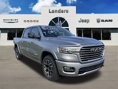 2025 Ram 1500 LARAMIE CREW CAB 4X4 5'7 BOX Pickup