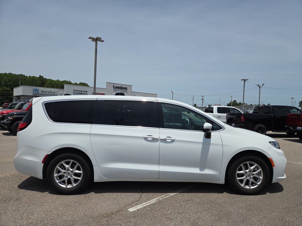 Used 2023 Chrysler Pacifica Touring L Van Passenger Van