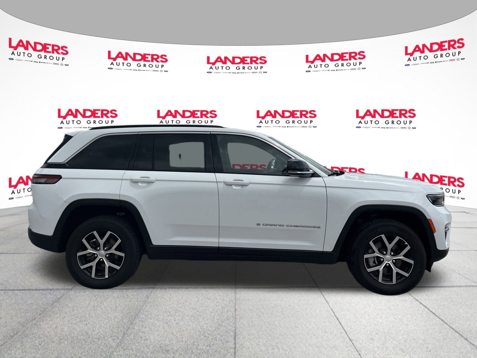 Used 2024 Jeep Grand Cherokee Limited with VIN 1C4RJHBG8RC229700 for sale in Covington, TN