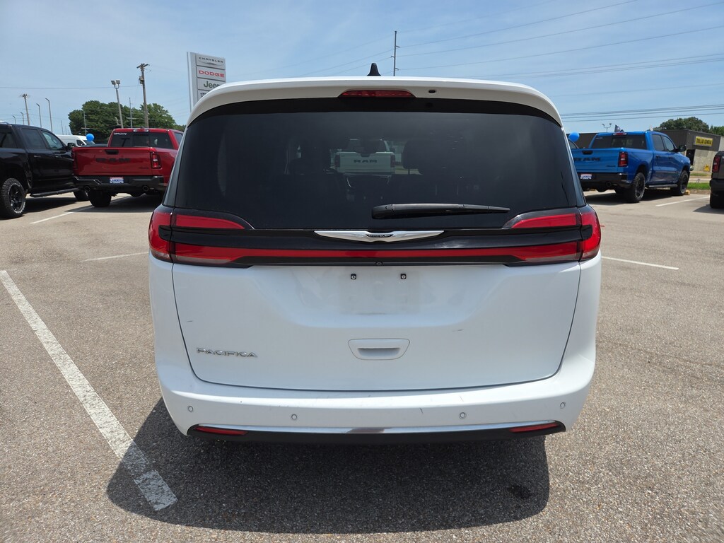 Used 2023 Chrysler Pacifica Touring L Van Passenger Van