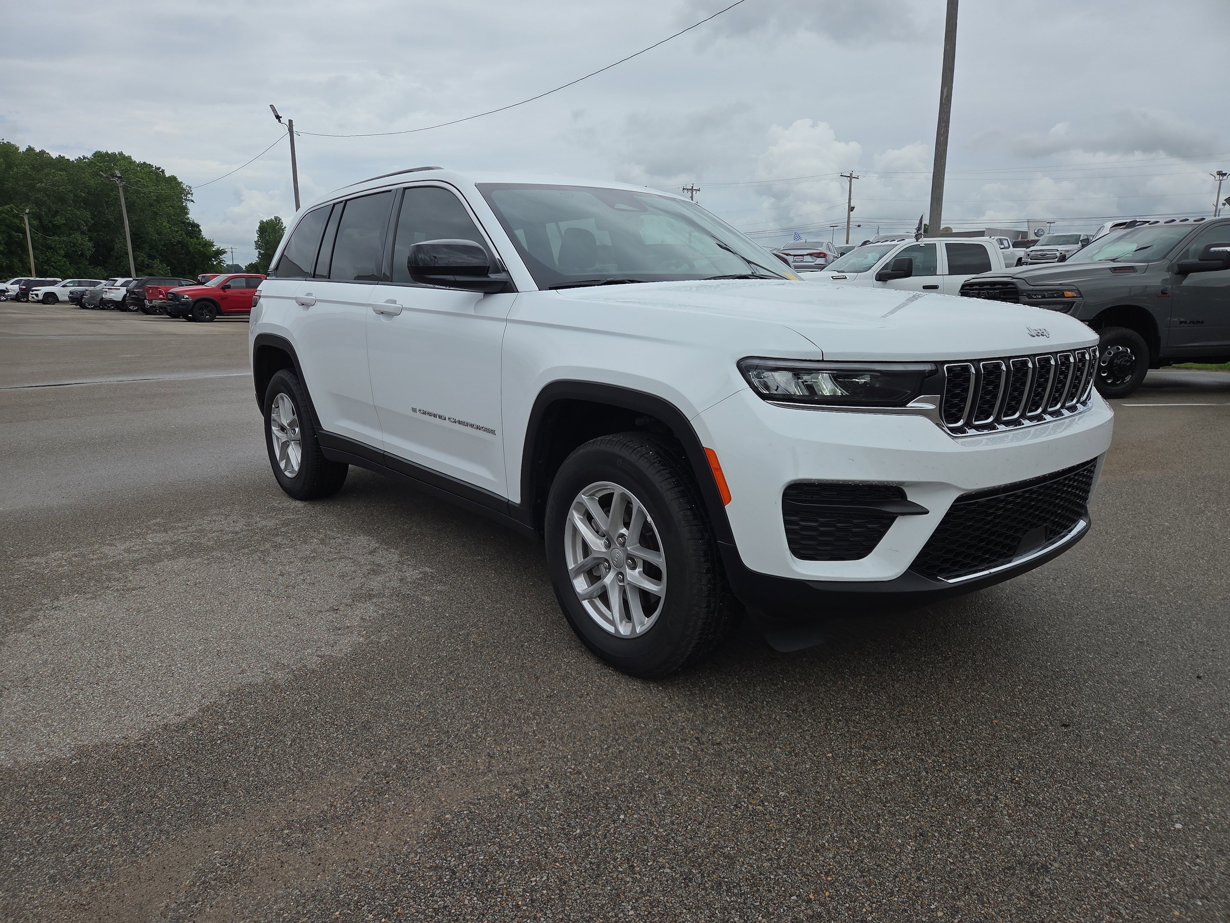 2025 Jeep Grand Cherokee Laredo X 4x4's photo