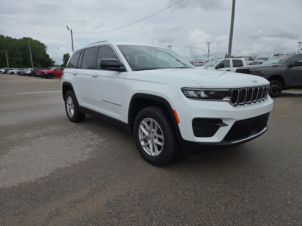 Used 2025 Jeep Grand Cherokee Laredo SUV