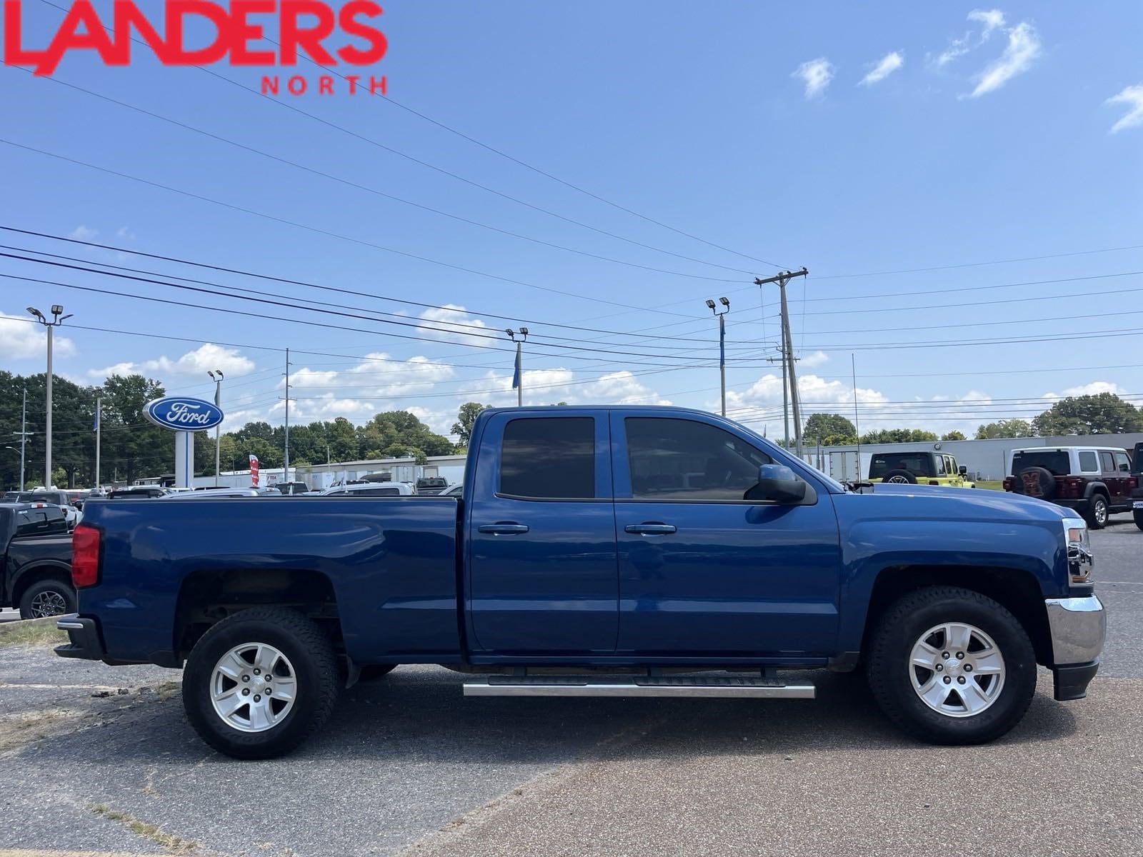 Used 2017 Chevrolet Silverado 1500 LT with VIN 1GCRCREC9HZ297900 for sale in Covington, TN