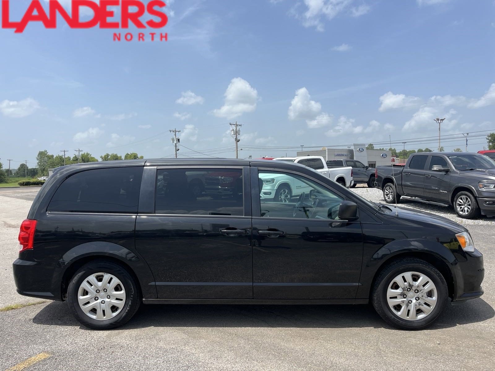 Used 2018 Dodge Grand Caravan SE with VIN 2C4RDGBG3JR302968 for sale in Covington, TN