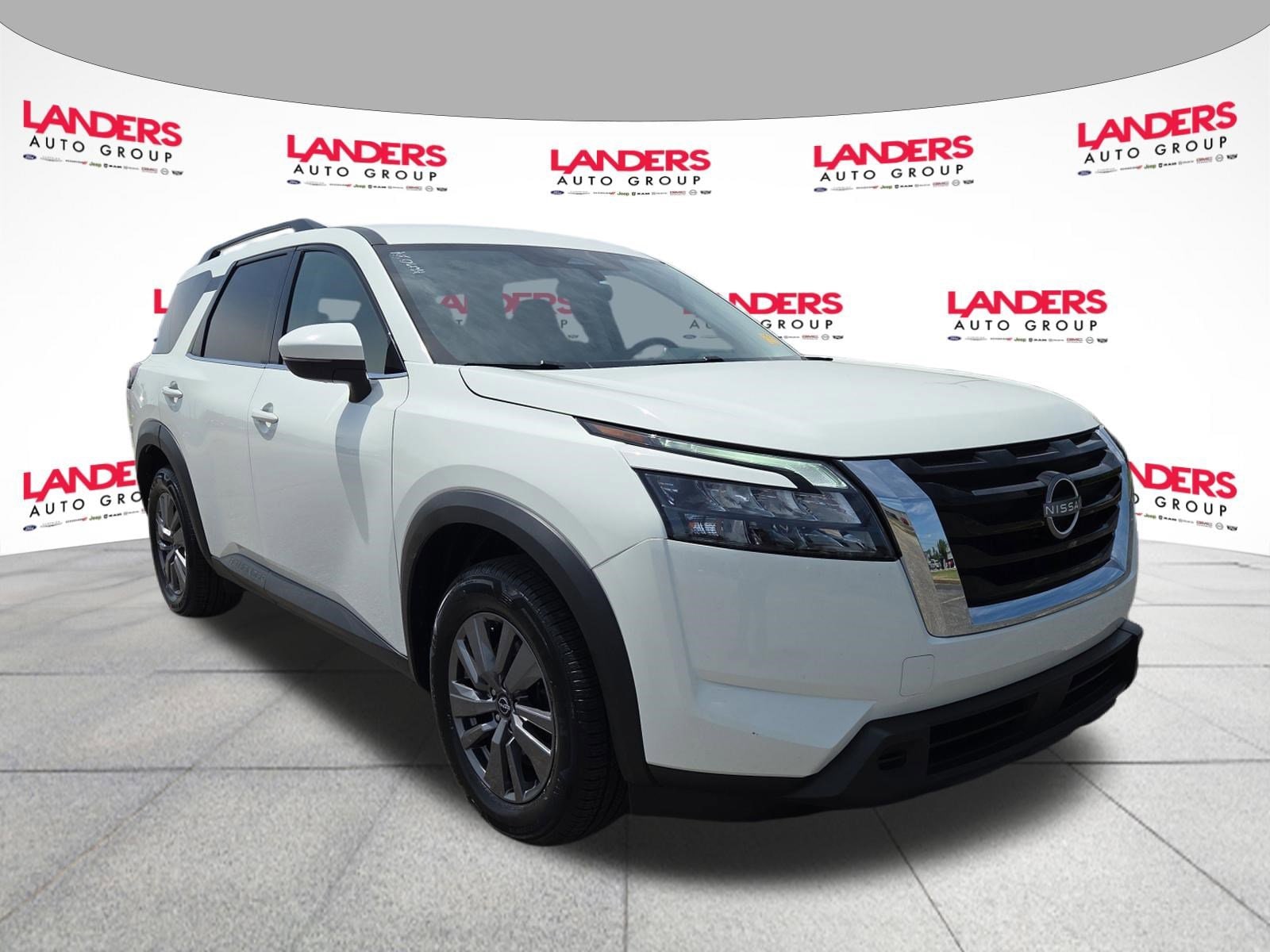 2024 Nissan Pathfinder SV 4WD's photo