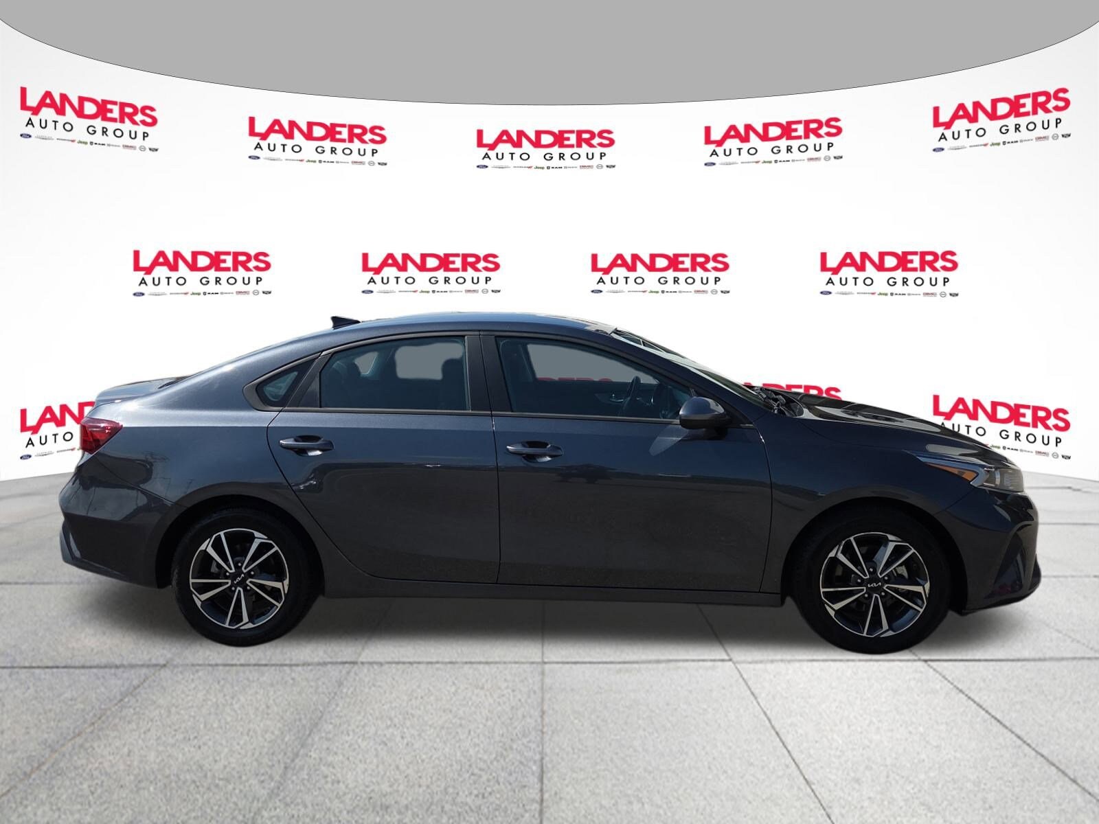 2023 Kia Forte LXS photo 2
