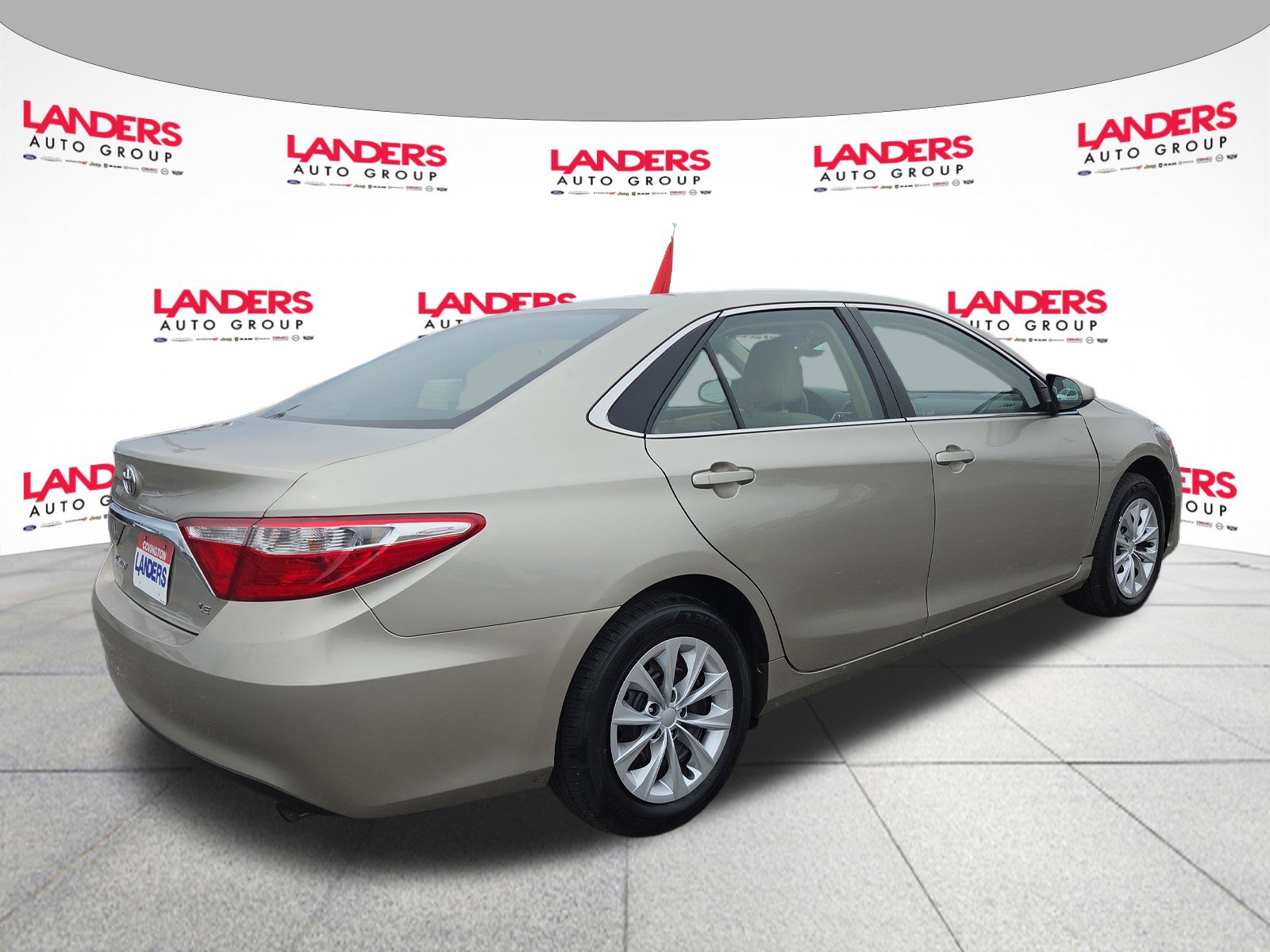 2017 Toyota Camry XLE XSE photo 2