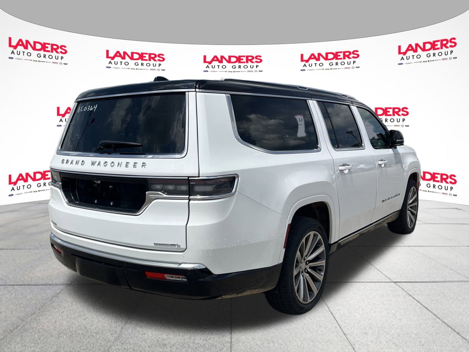 2023 Jeep Grand Wagoneer L II photo 3