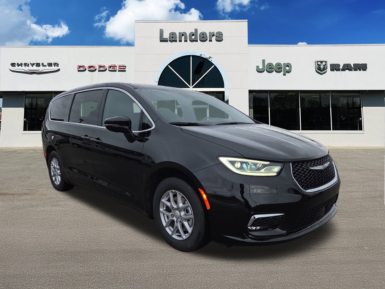 2026 Chrysler Pacifica Select's photo
