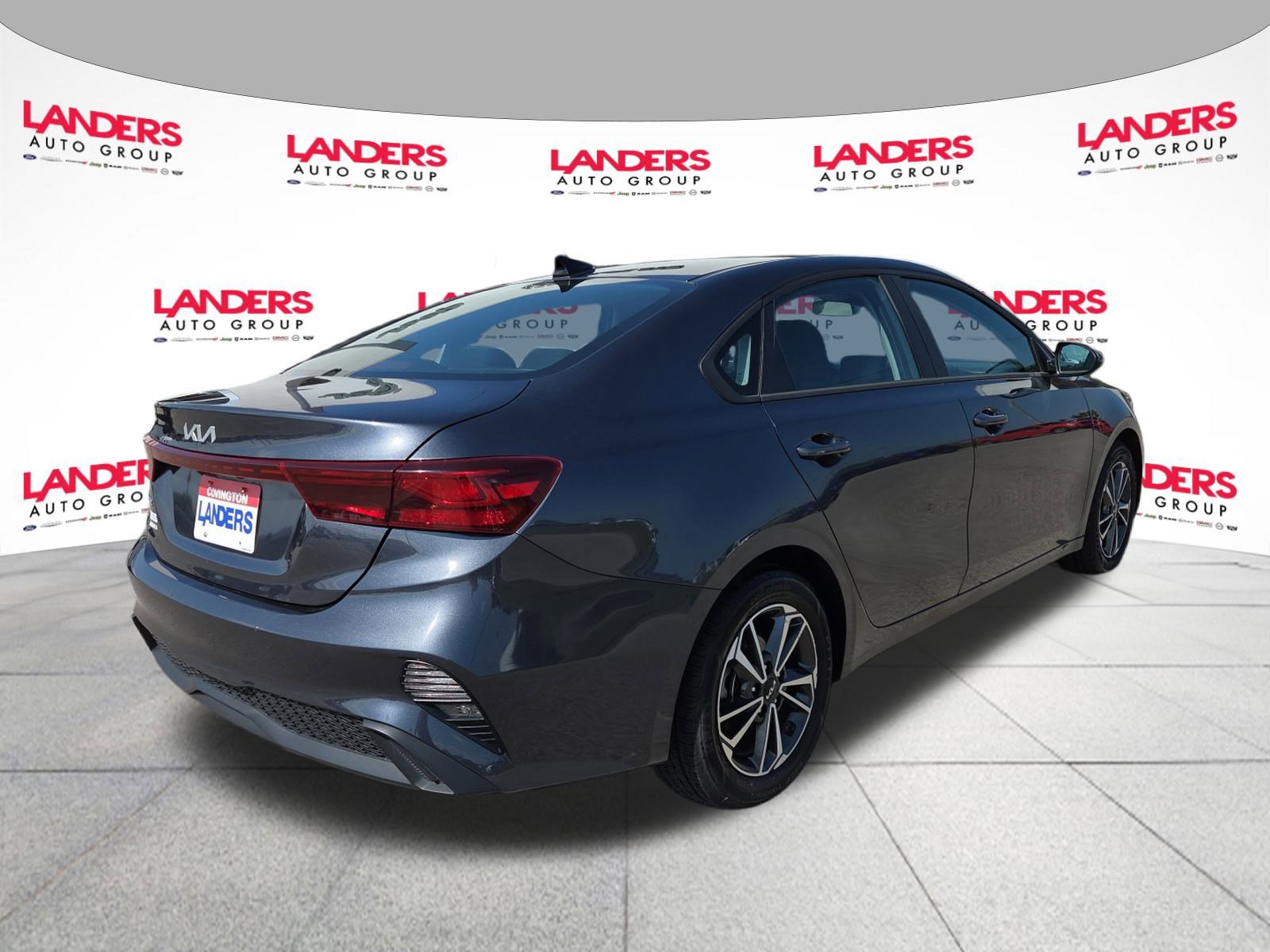 2023 Kia Forte LXS photo 3